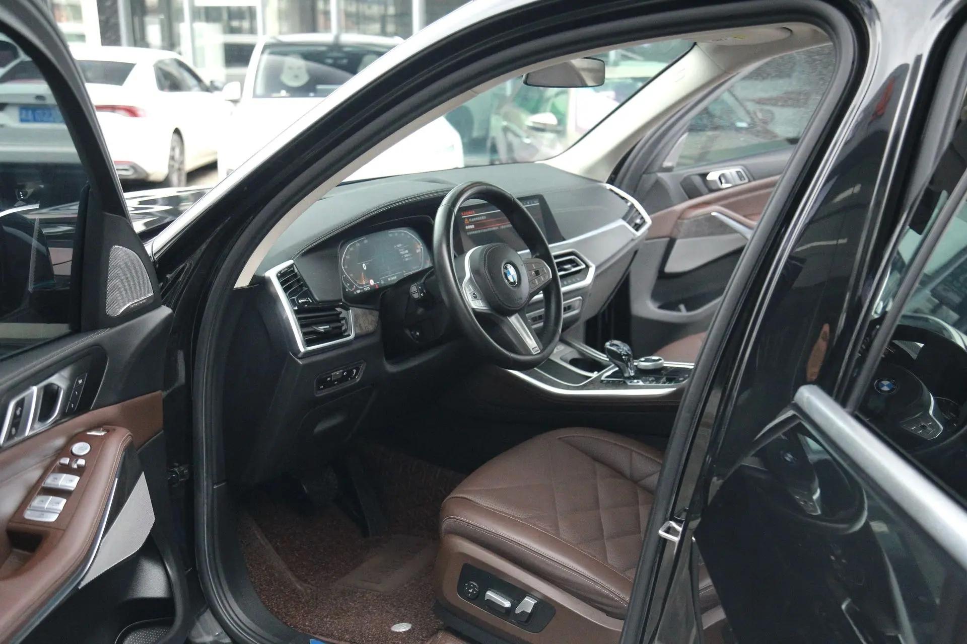 BMW X5 2022 xDrive 30Li exclusive m sports suit 4