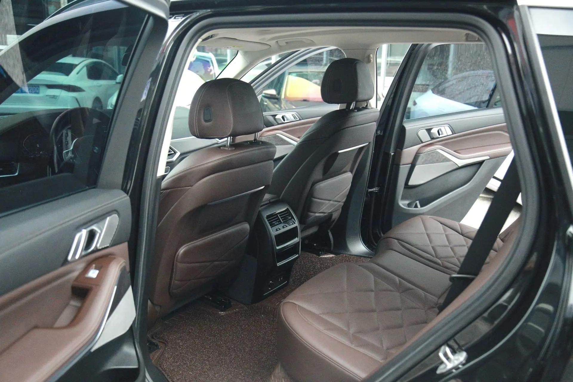BMW X5 2022 xDrive 30Li exclusive m sports suit 5