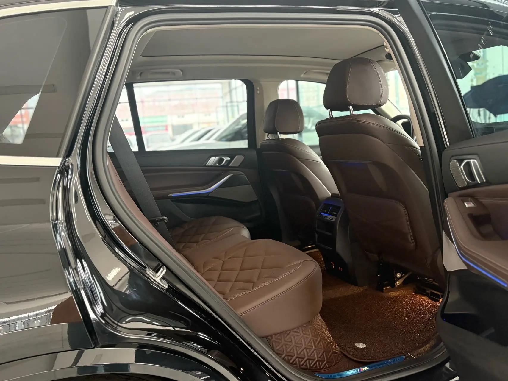BMW X5 2022 xDrive 30Li exclusive m sports suit 7