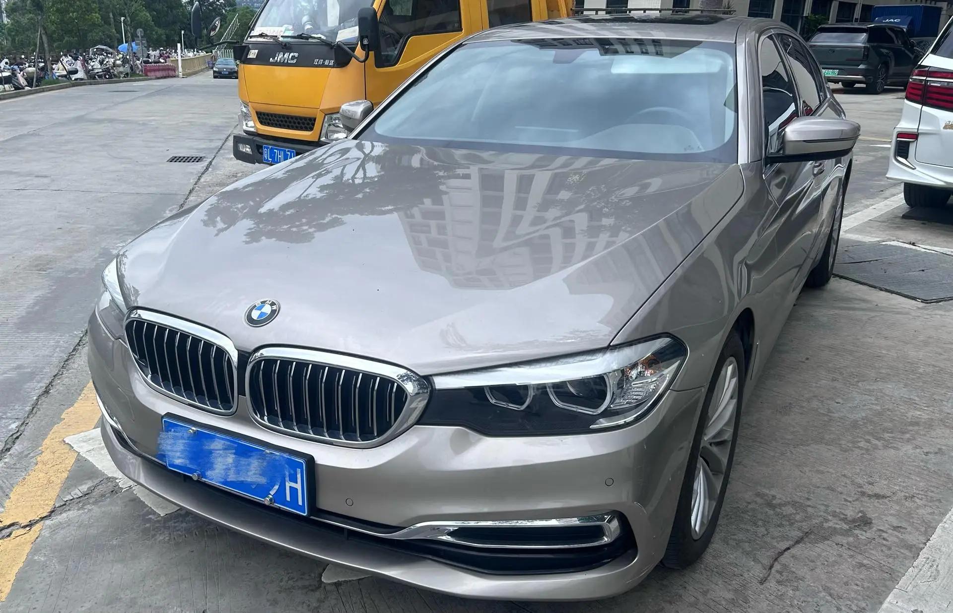 Открыть галерею: BMW 5 Series 2020 525Li Deluxe Suit