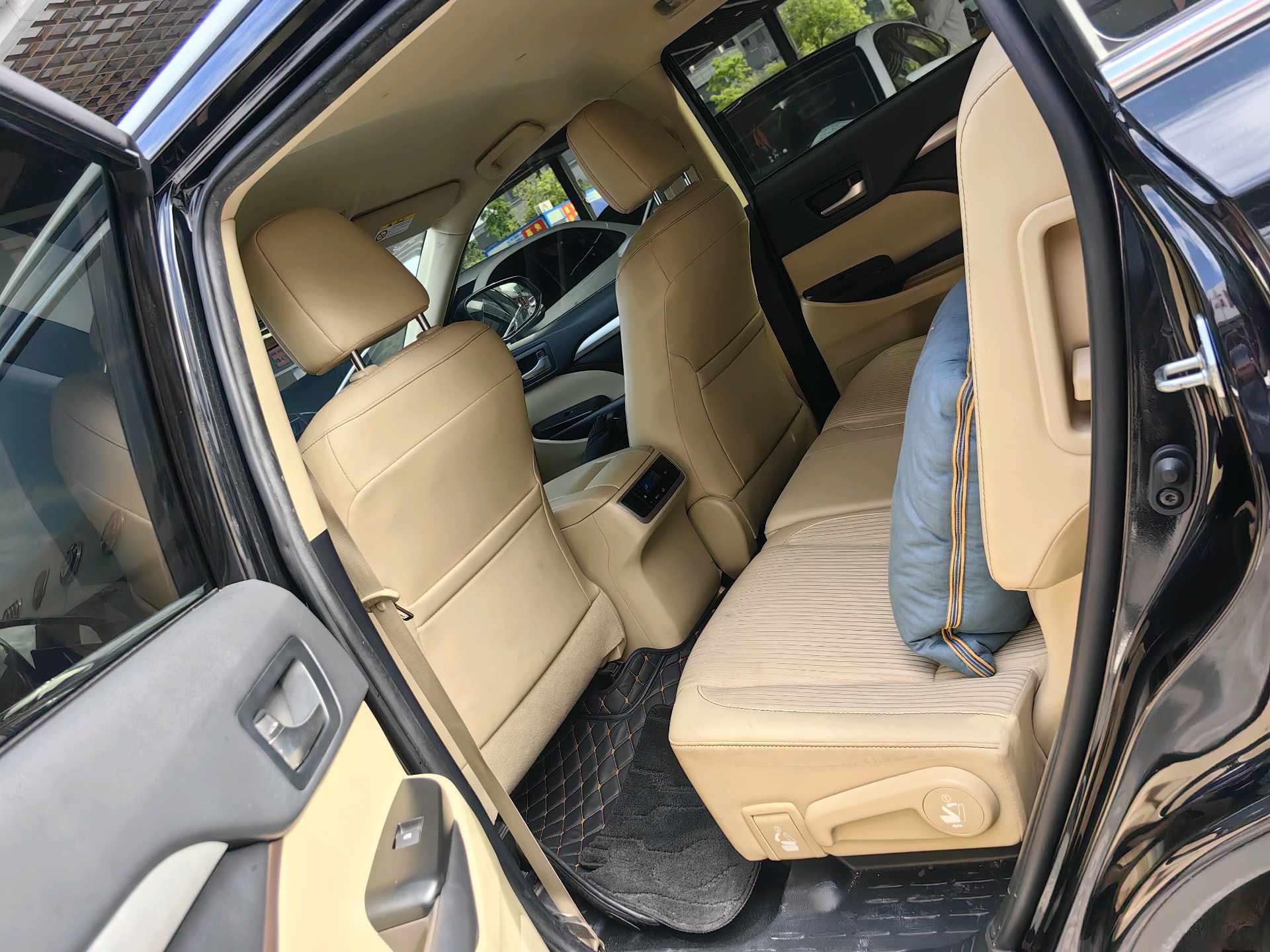 Highlander 2021 2.0T 4-wheel drive elite version 7 seats 6