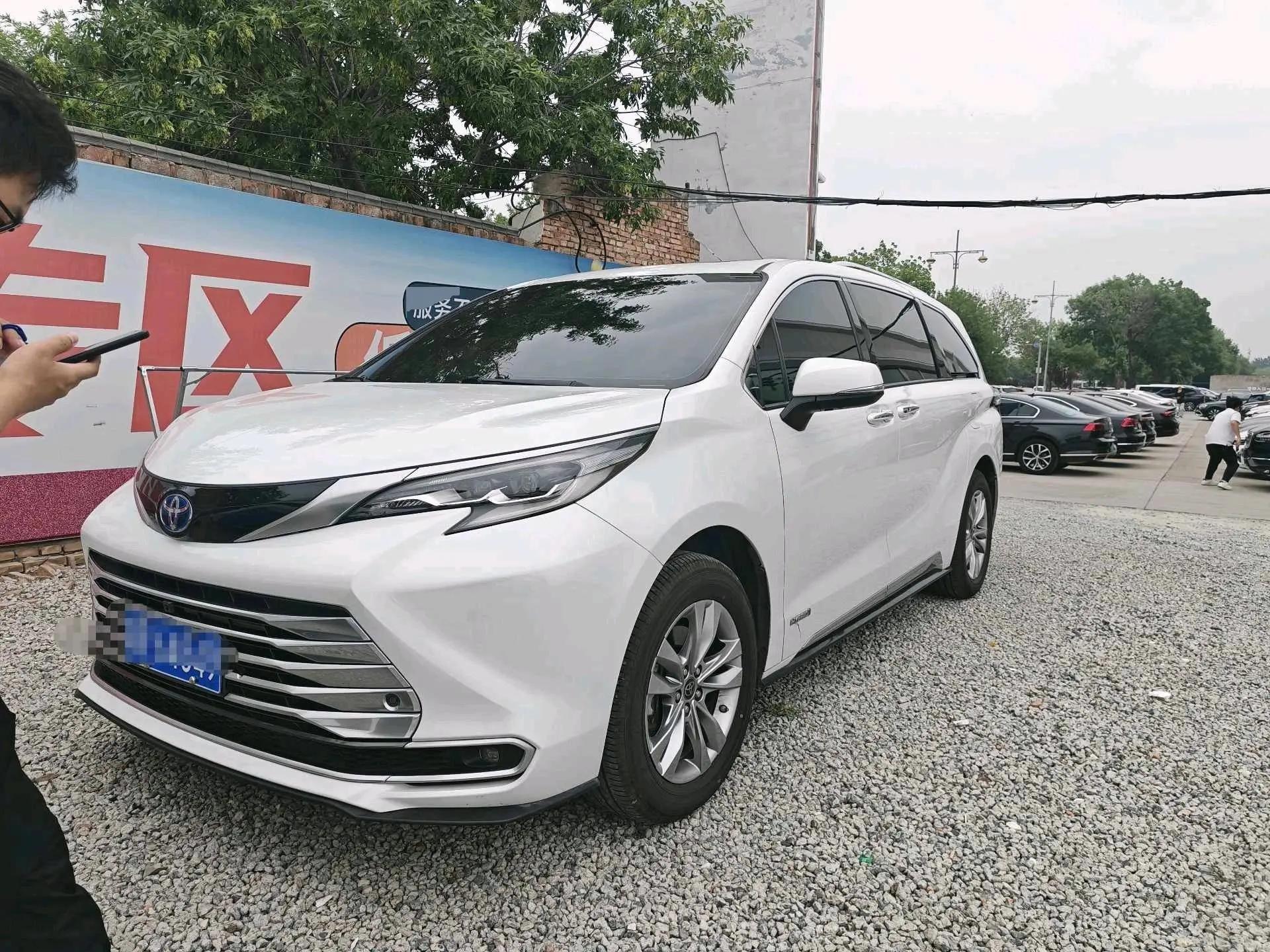 Sana SIENNA 2021 2.5L Hybrid Platinum Edition