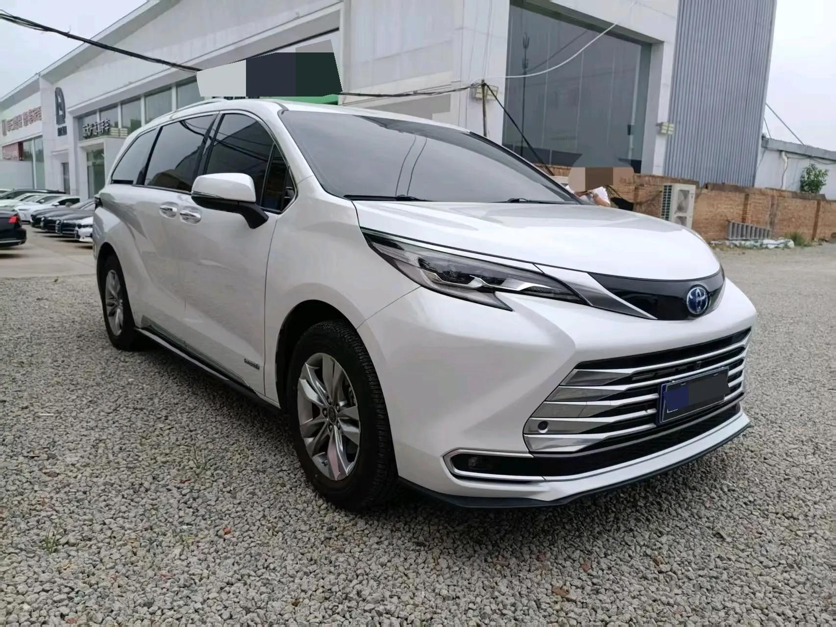 Sana SIENNA 2021 2.5L Hybrid Platinum Edition 3