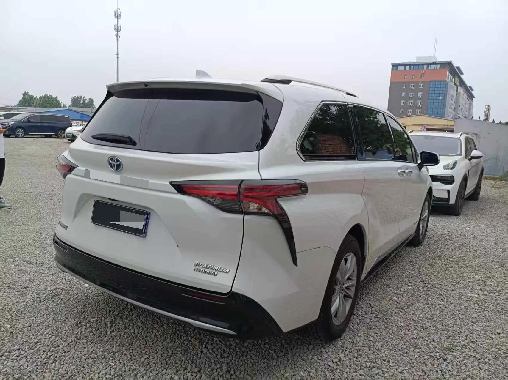 Sana SIENNA 2021 2.5L Hybrid Platinum Edition 4
