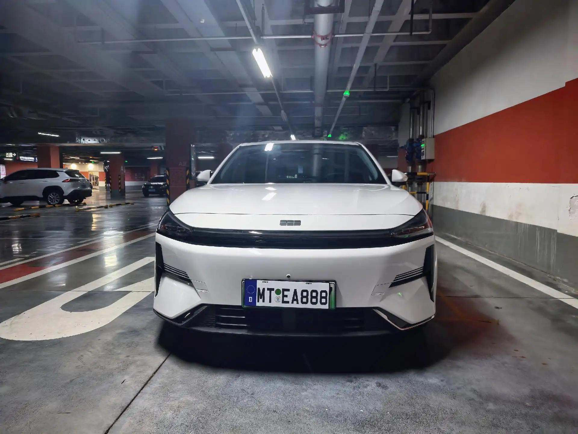 Geely Galaxy 2025 L6 EM-i 1.5 140km Discovery Edition Automatic Gear 2