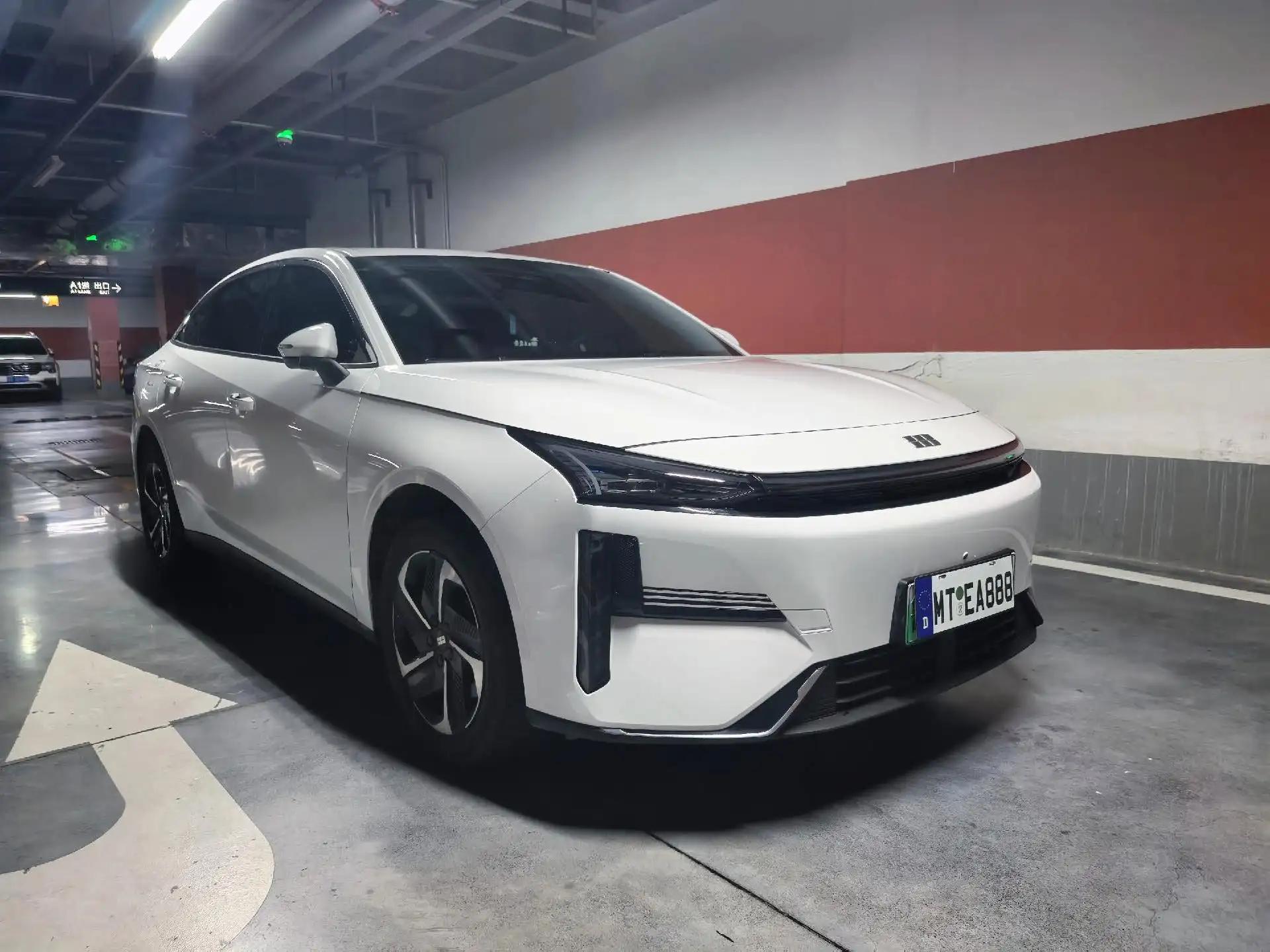 Geely Galaxy 2025 L6 EM-i 1.5 140km Discovery Edition Automatic Gear 3