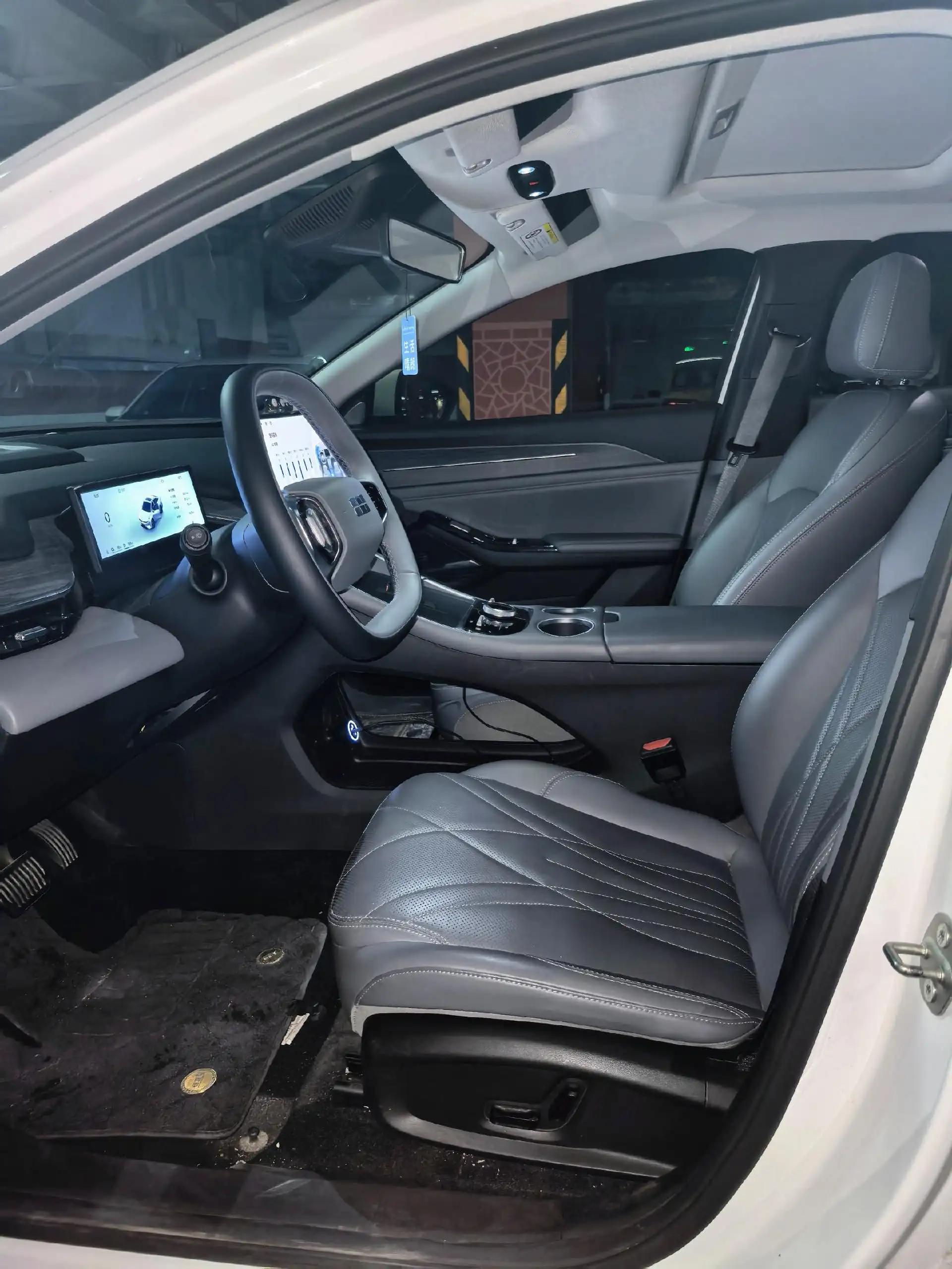 Geely Galaxy 2025 L6 EM-i 1.5 140km Discovery Edition Automatic Gear 4