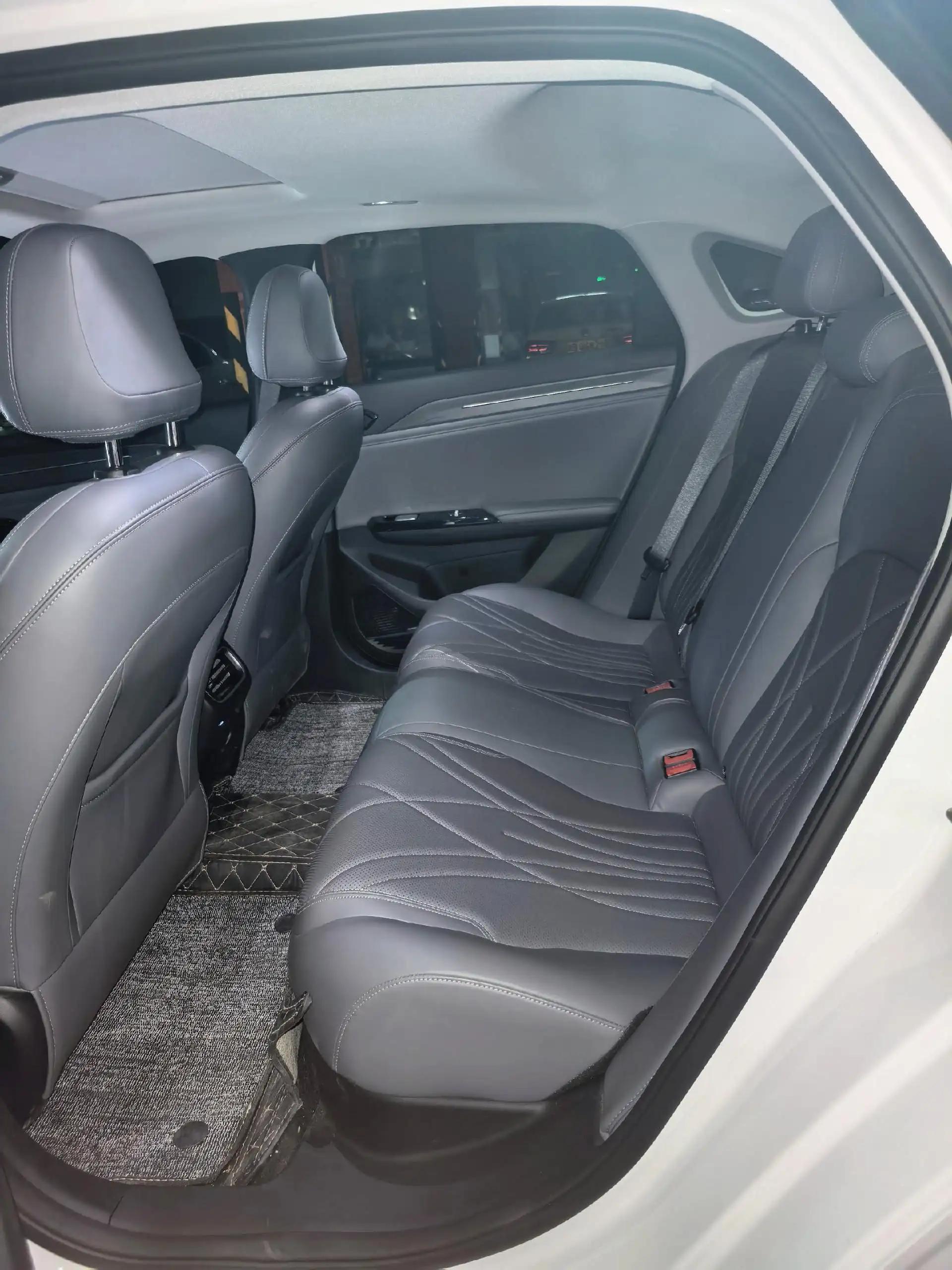 Geely Galaxy 2025 L6 EM-i 1.5 140km Discovery Edition Automatic Gear 6
