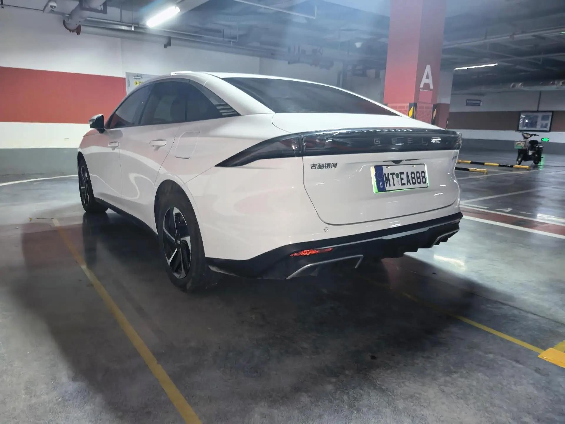 Geely Galaxy 2025 L6 EM-i 1.5 140km Discovery Edition Automatic Gear 7