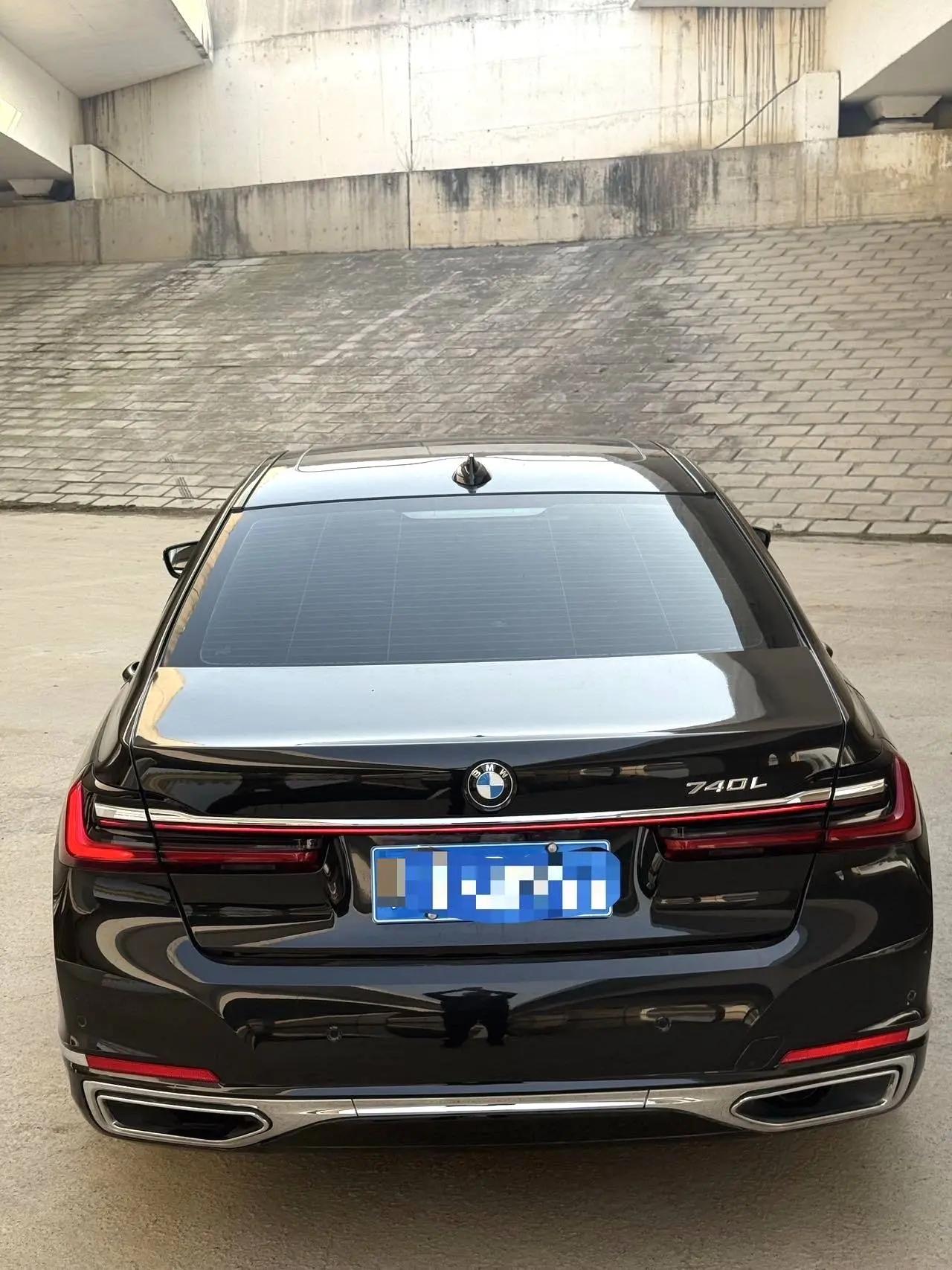 BMW 7 Series 2019 740Li Premium Luxury Suit 3