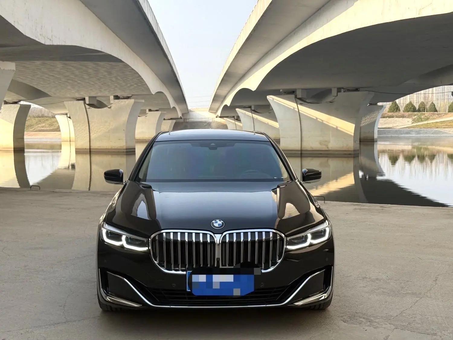BMW 7 Series 2019 740Li Premium Luxury Suit 6