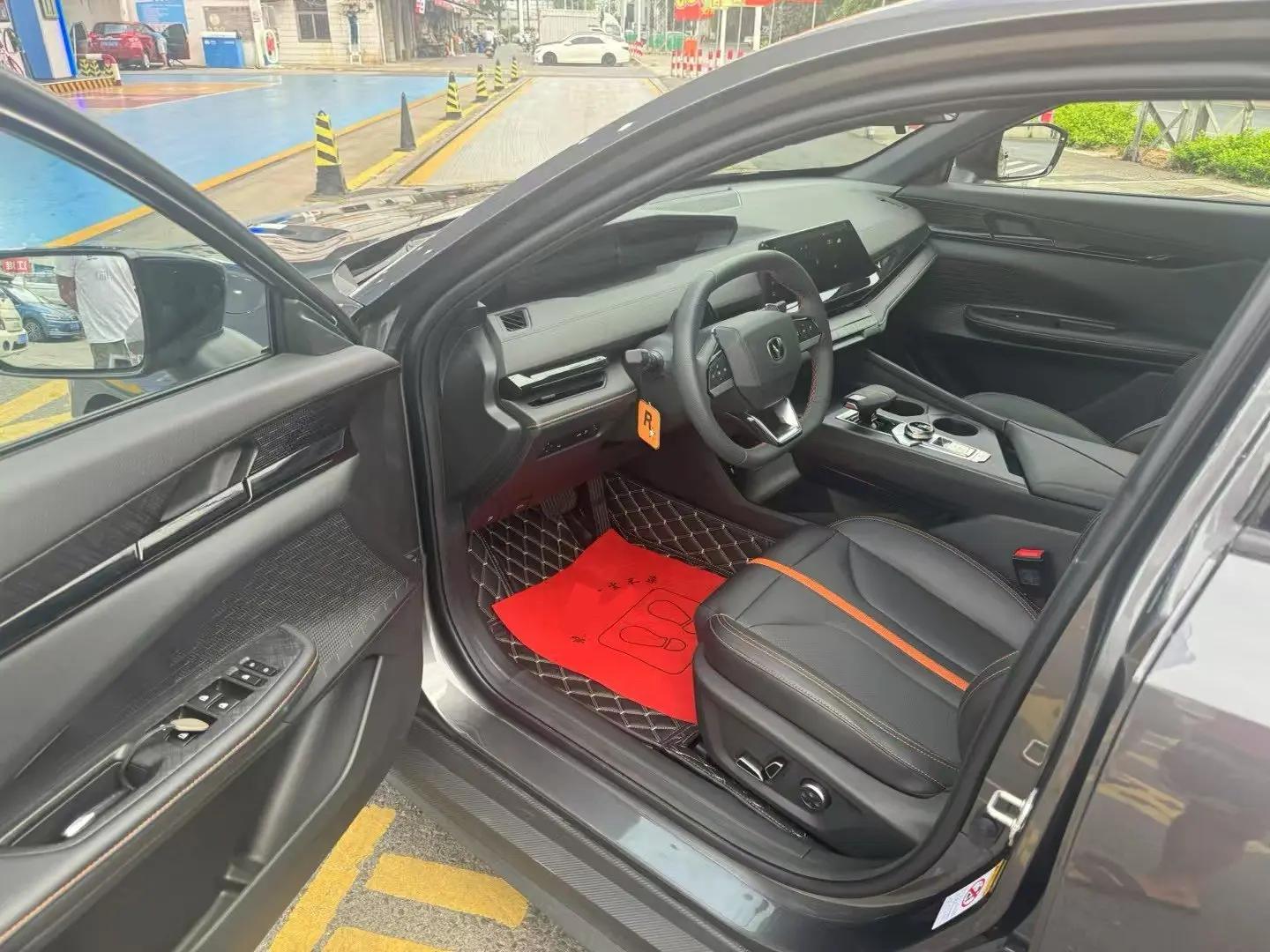 ChangAn 2024 UNI-V 1.5T Prestige Automatic 4