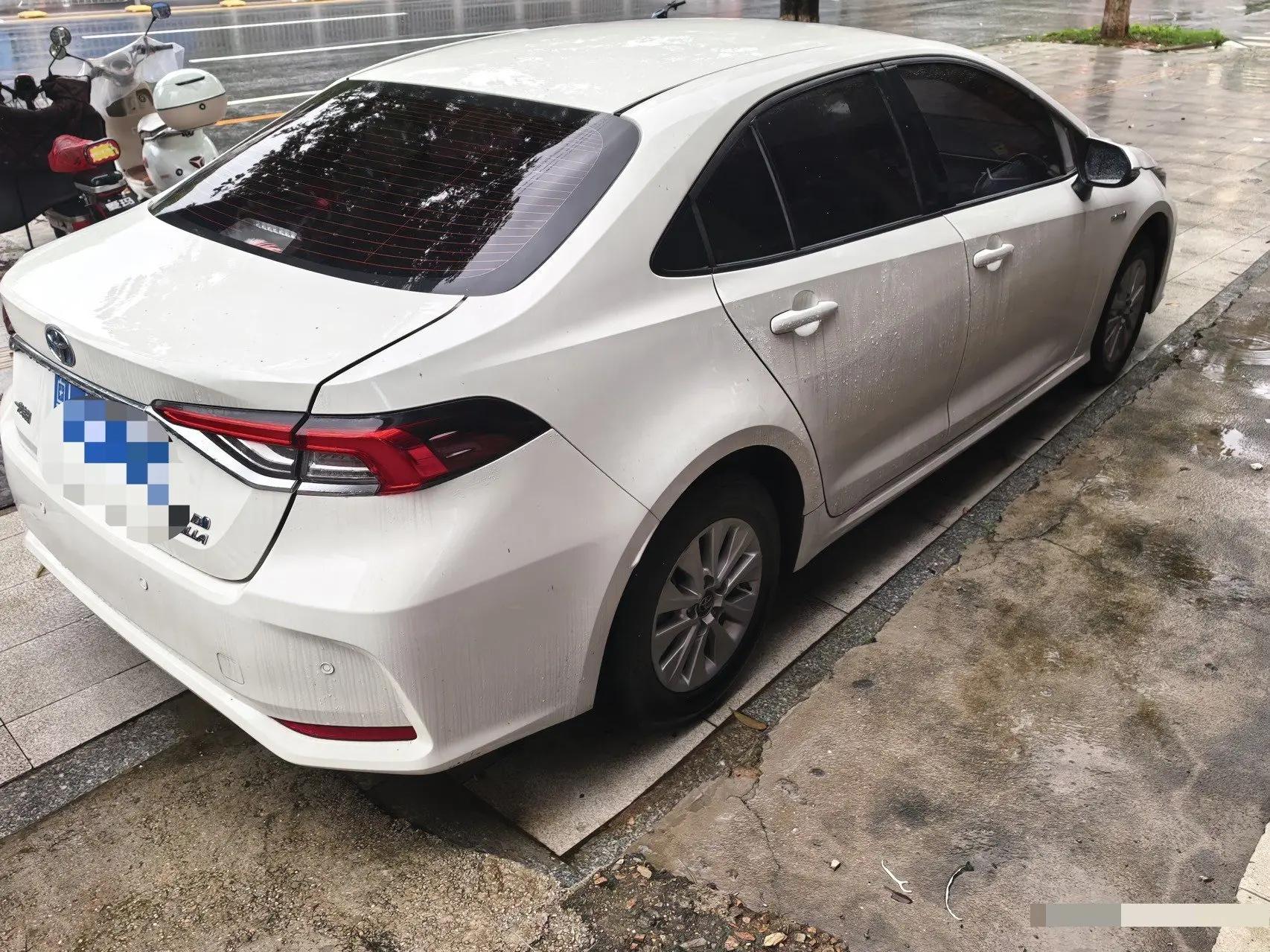 Corolla 2022 Double Engine 1.8L E-CVT Pioneer Edition 2