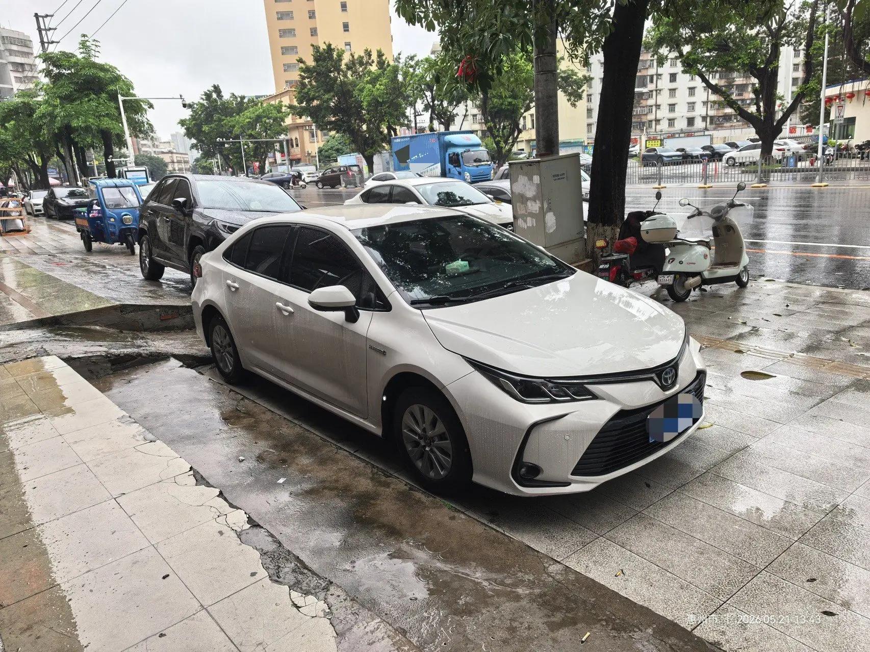 Corolla 2022 Double Engine 1.8L E-CVT Pioneer Edition 3