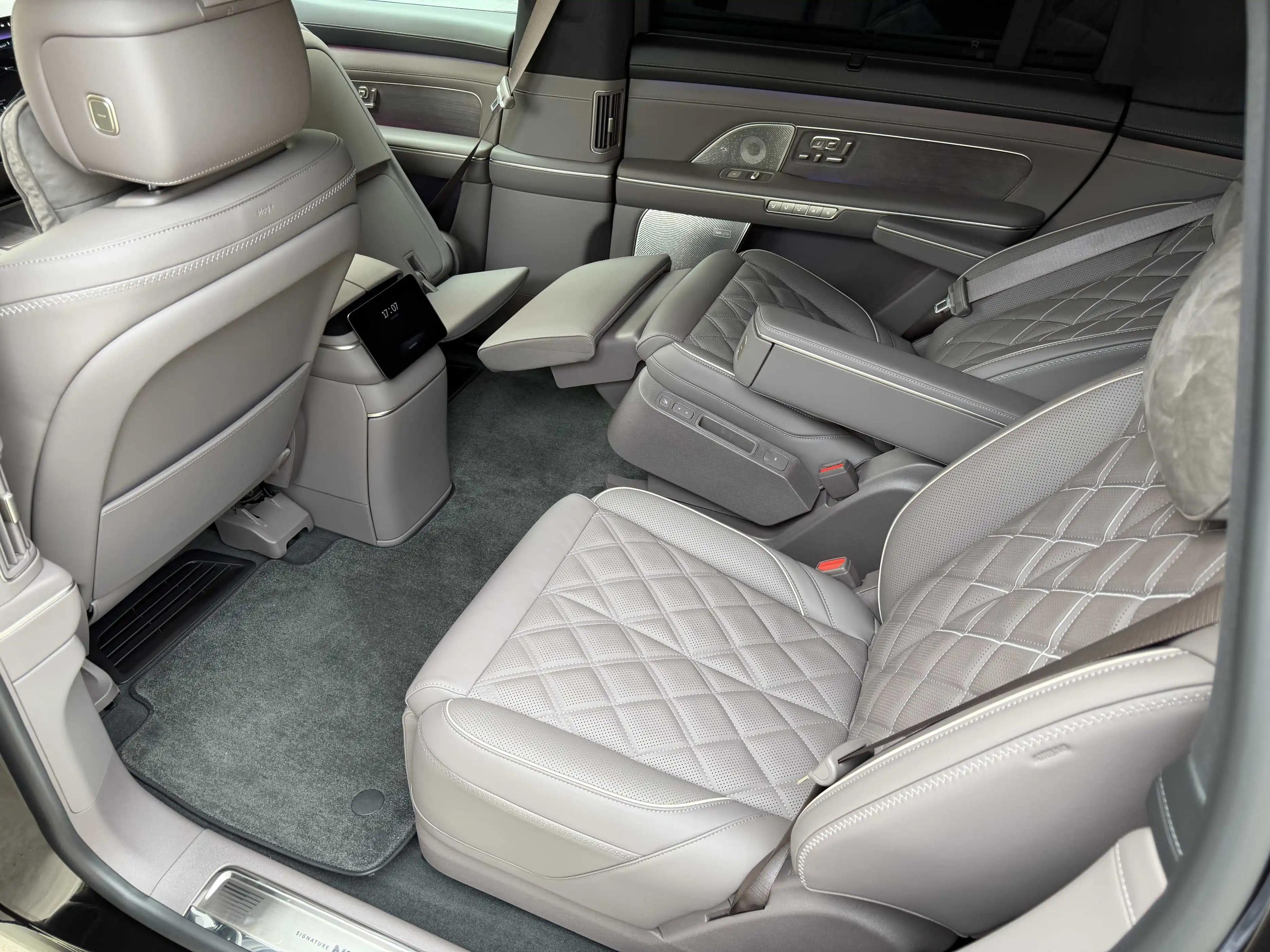 NIO 2026 ES8 6-seat executive signature version automatic gear 15