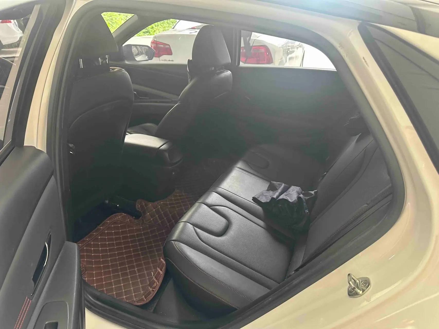 Elantra 2021 240TGDi DCT LUX Premium Edition 3