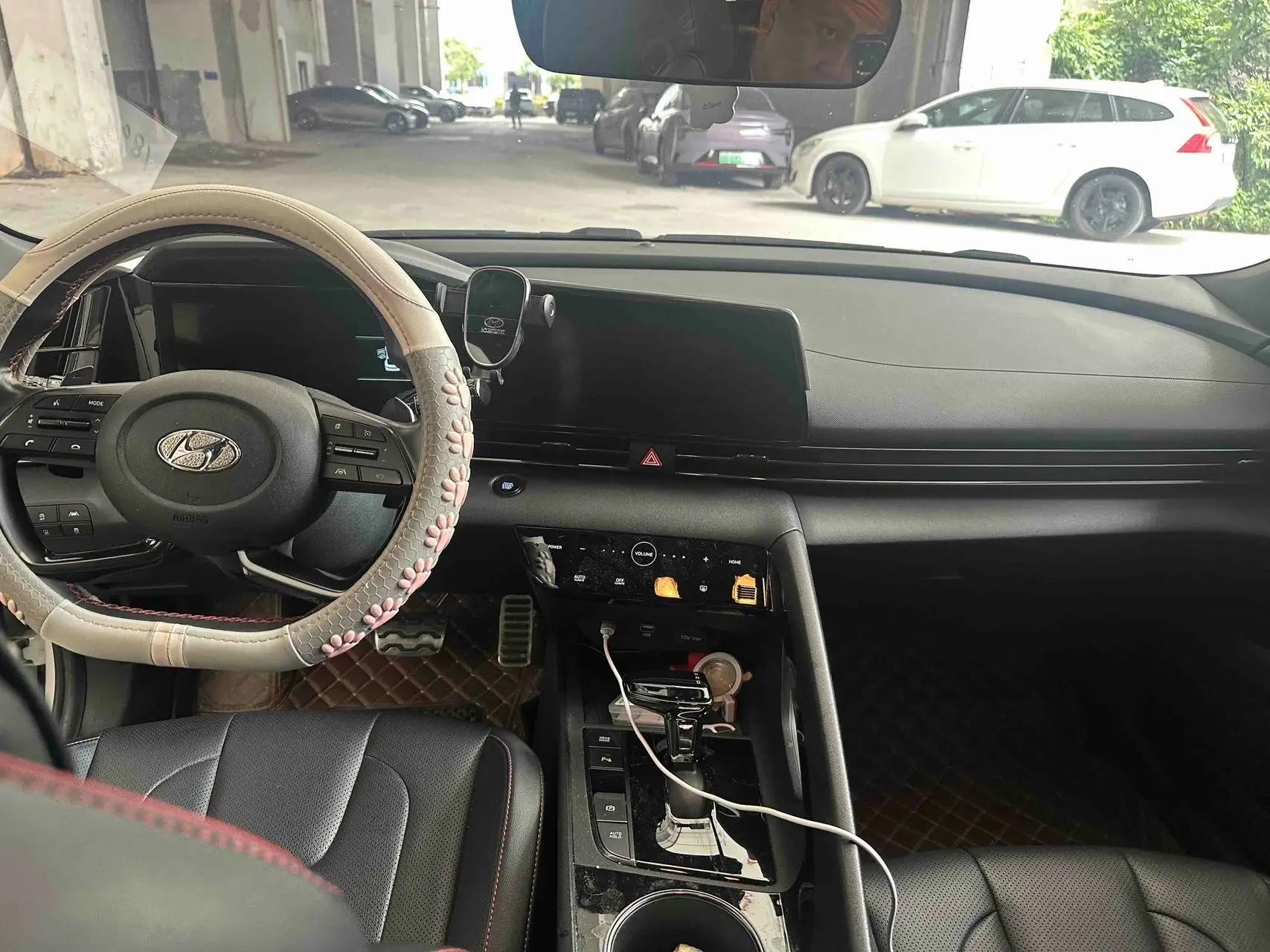 Elantra 2021 240TGDi DCT LUX Premium Edition 4