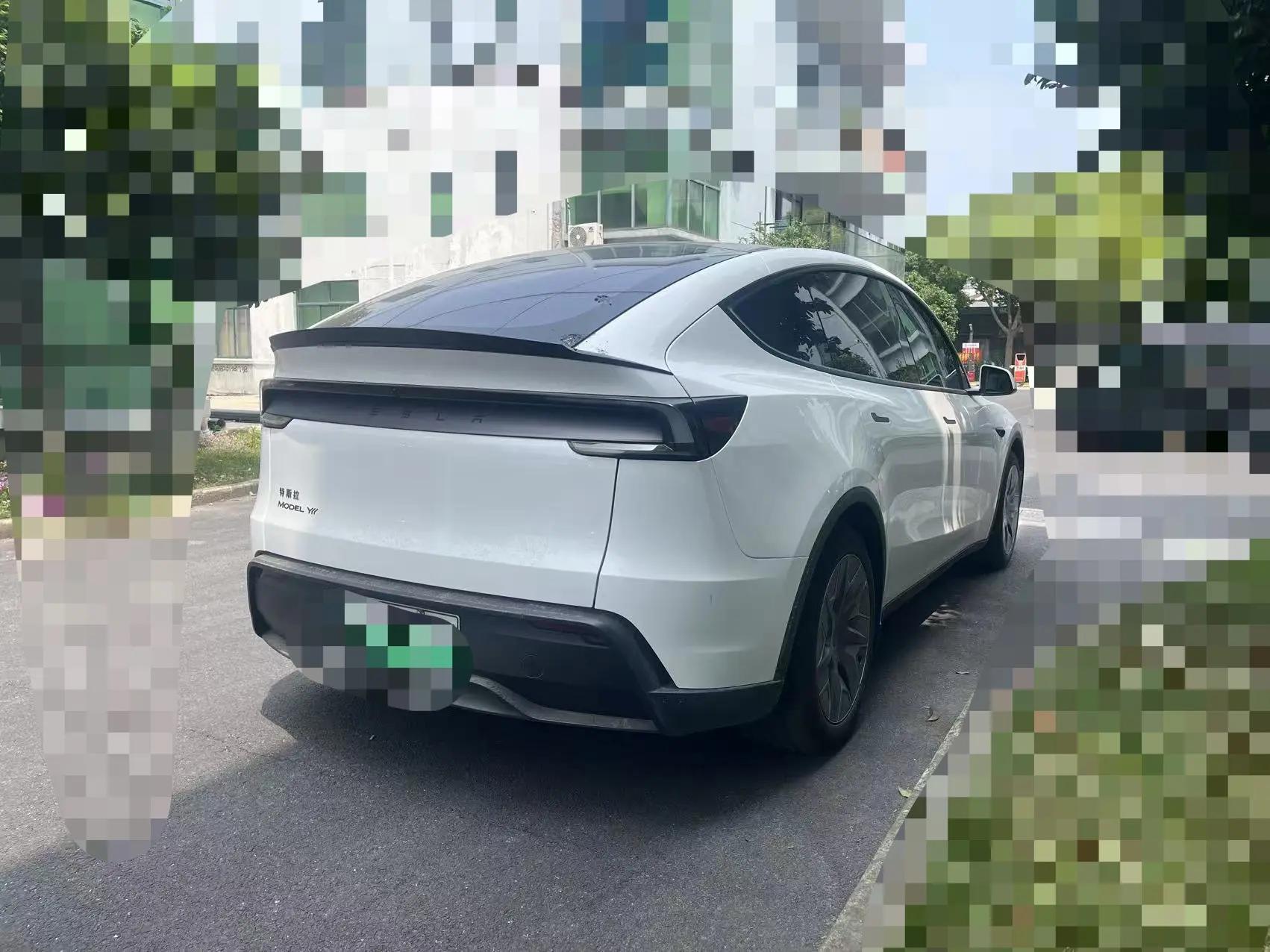 Tesla 2025 Model Y Long Range All-Wheel Drive Automatic 7