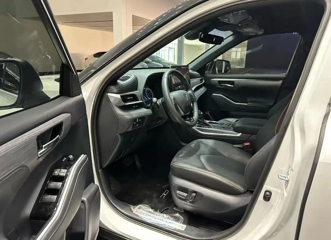 Toyota 2026 Crown Land Release HEV 2.5 Stepless Four-wheel Drive Premium Edition Automatic Gear 7