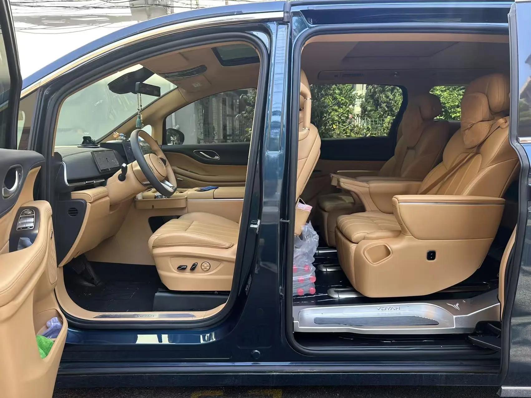 Voyah 2025 Model Dreamer PHEV 1.5T Four-Wheel-Drive Excellence鲲鹏 Edition Automatic 5