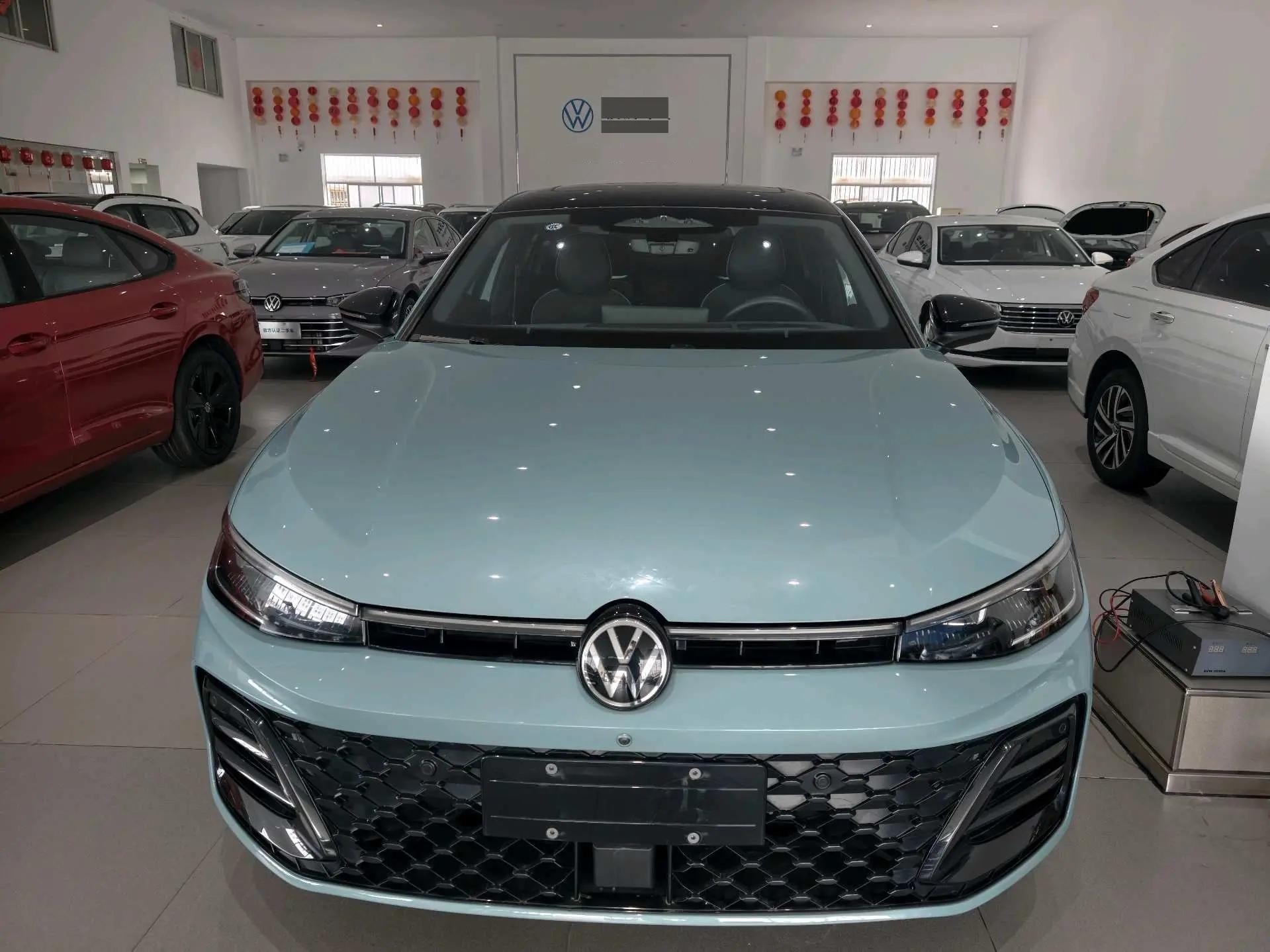 Volkswagen 2025 Passat Pro 2.0TSI 380TSI Star Dragon Edition Automatic Gear 2