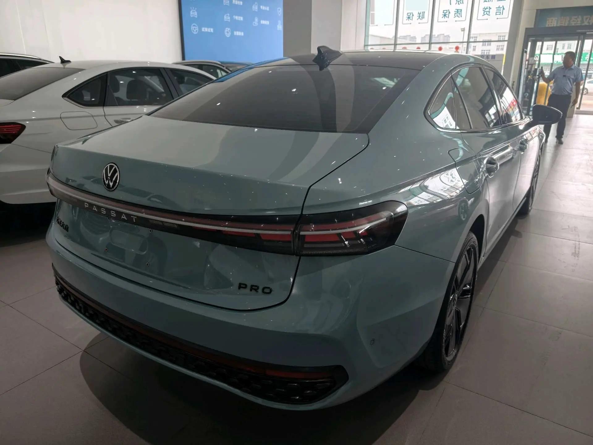 Volkswagen 2025 Passat Pro 2.0TSI 380TSI Star Dragon Edition Automatic Gear 5