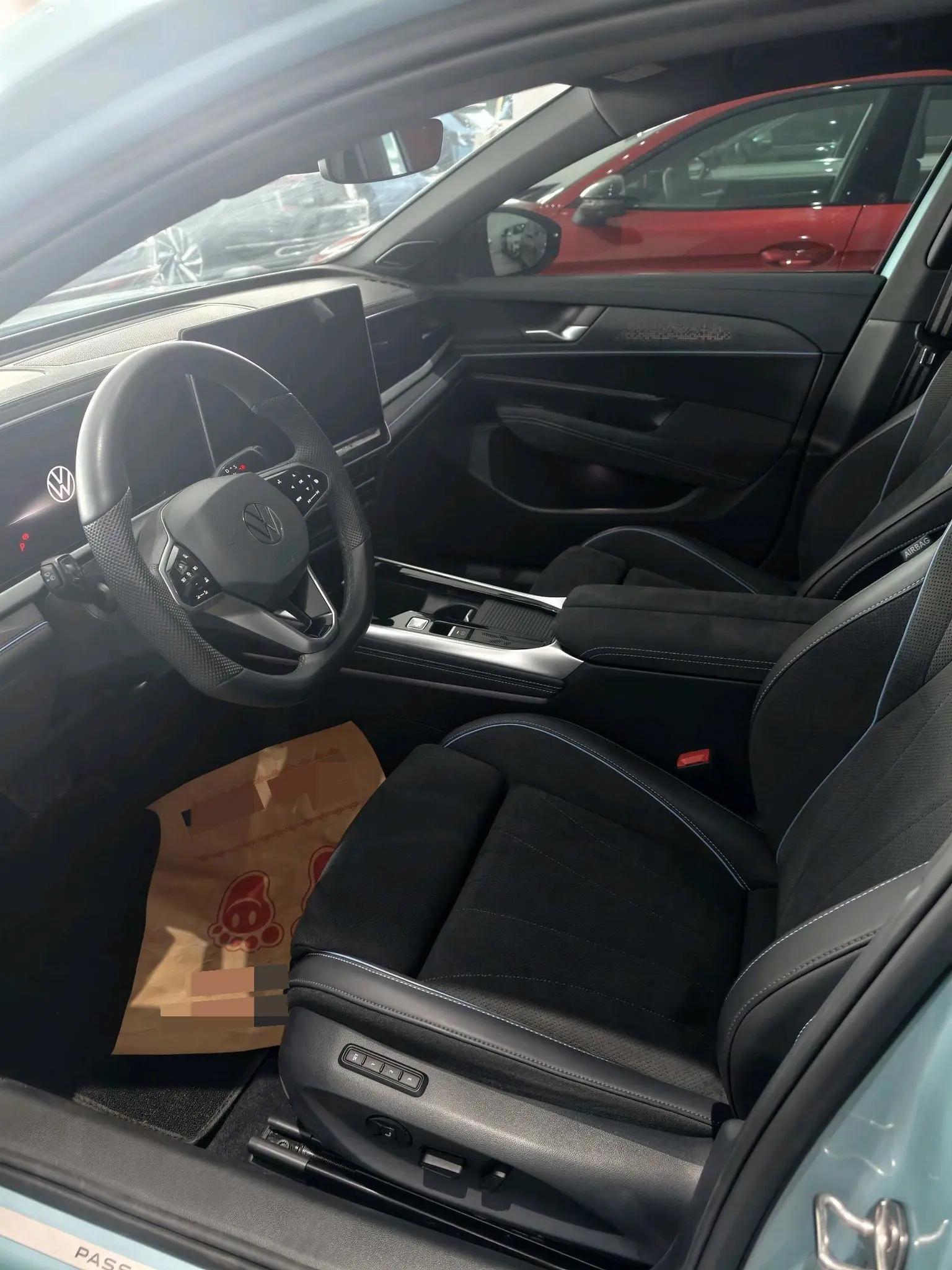 Volkswagen 2025 Passat Pro 2.0TSI 380TSI Star Dragon Edition Automatic Gear 6