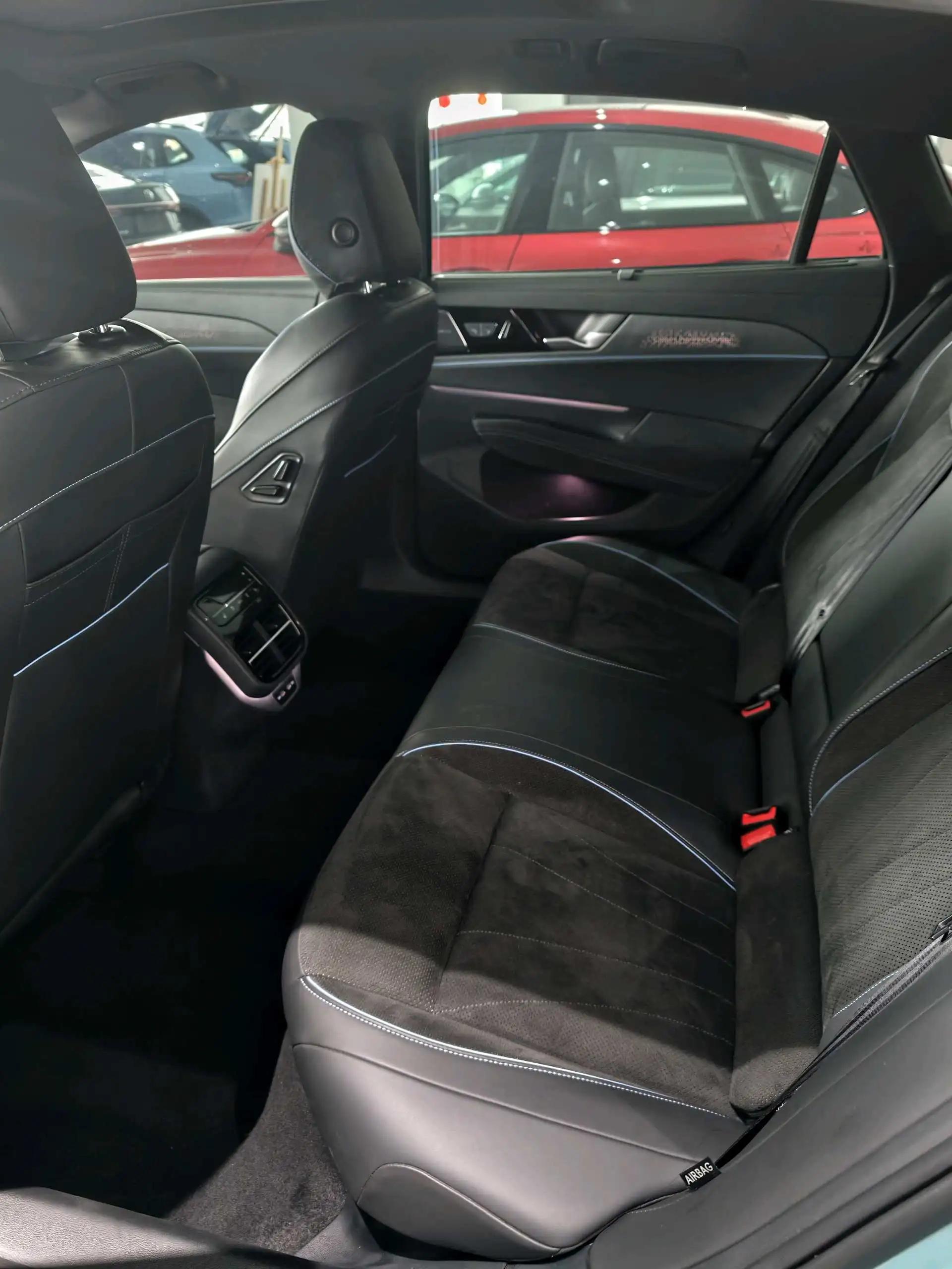 Volkswagen 2025 Passat Pro 2.0TSI 380TSI Star Dragon Edition Automatic Gear 7