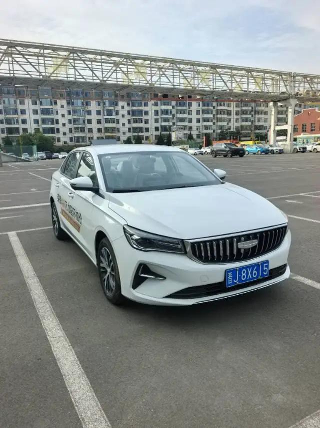 Geely 2026 Emgrand Sedan 1.5 CVT 4 Millionth Anniversary Exceed Version Automatic 3