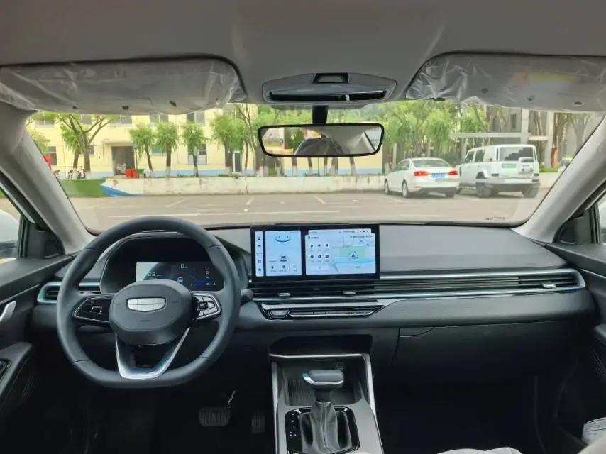 Geely 2026 Emgrand Sedan 1.5 CVT 4 Millionth Anniversary Exceed Version Automatic 5