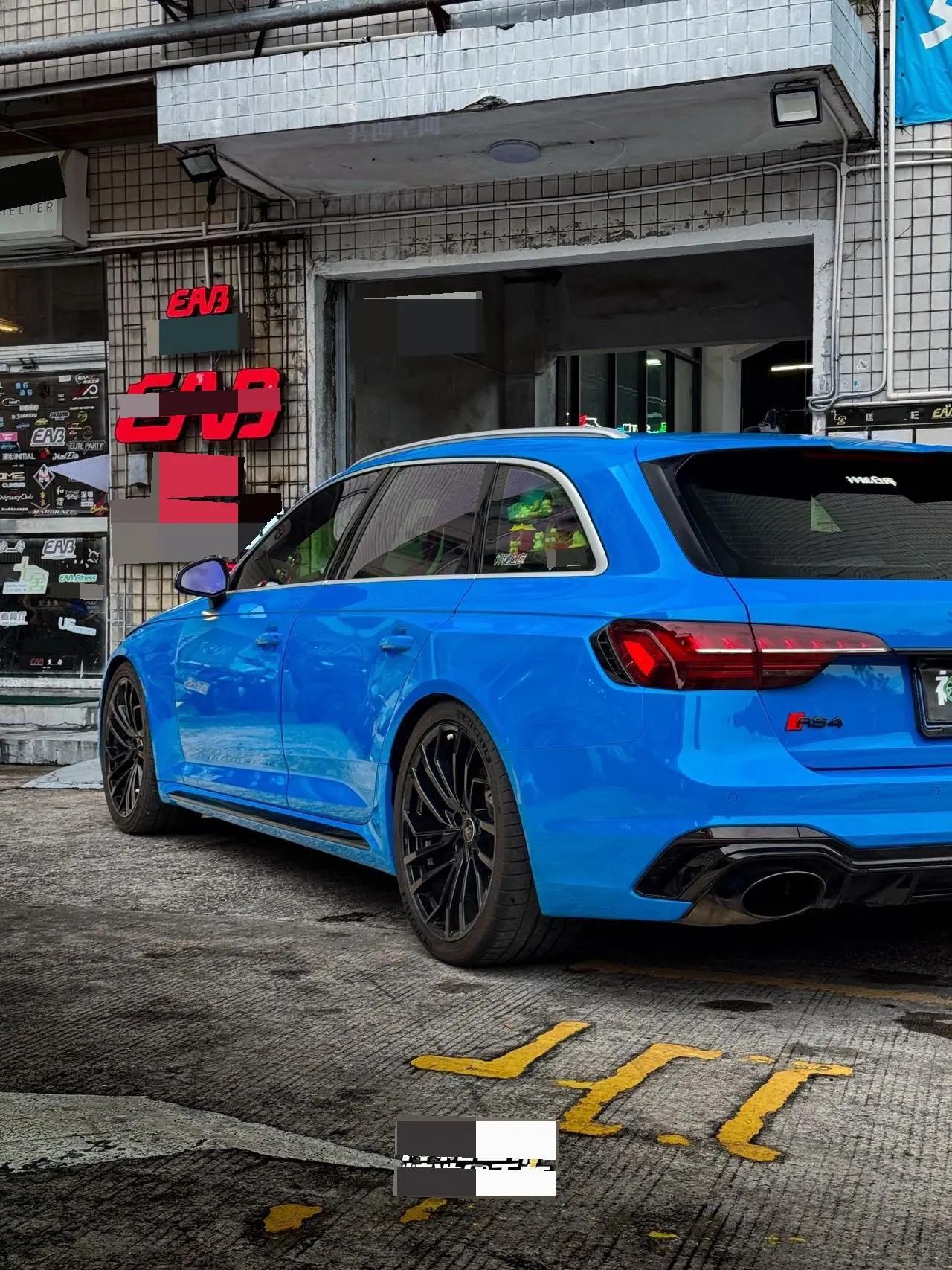 Audi RS 4 2021 RS4 Avant Dark Gold Edition 4