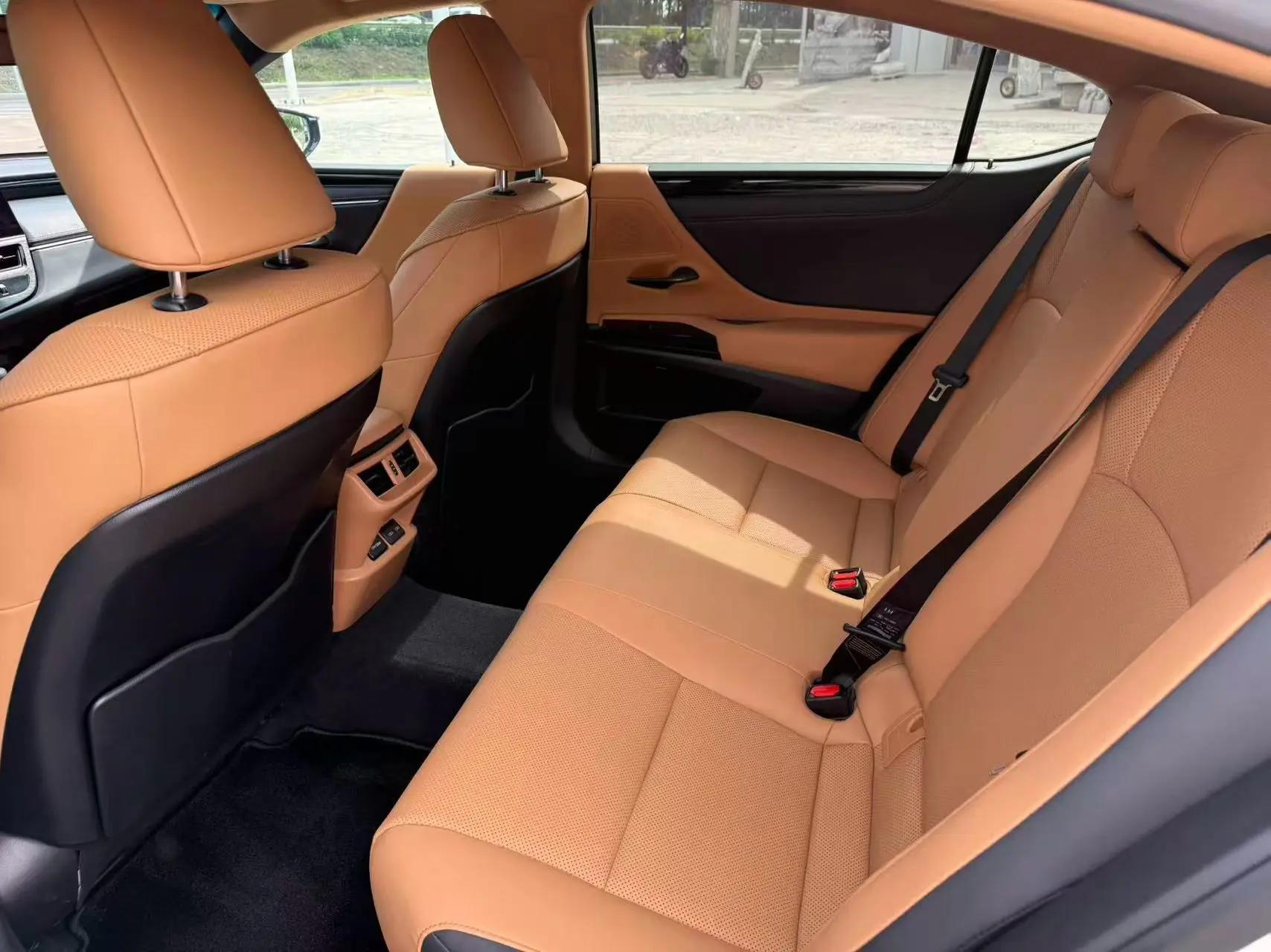 Lexus ES 2023 200 Excellence Edition 4