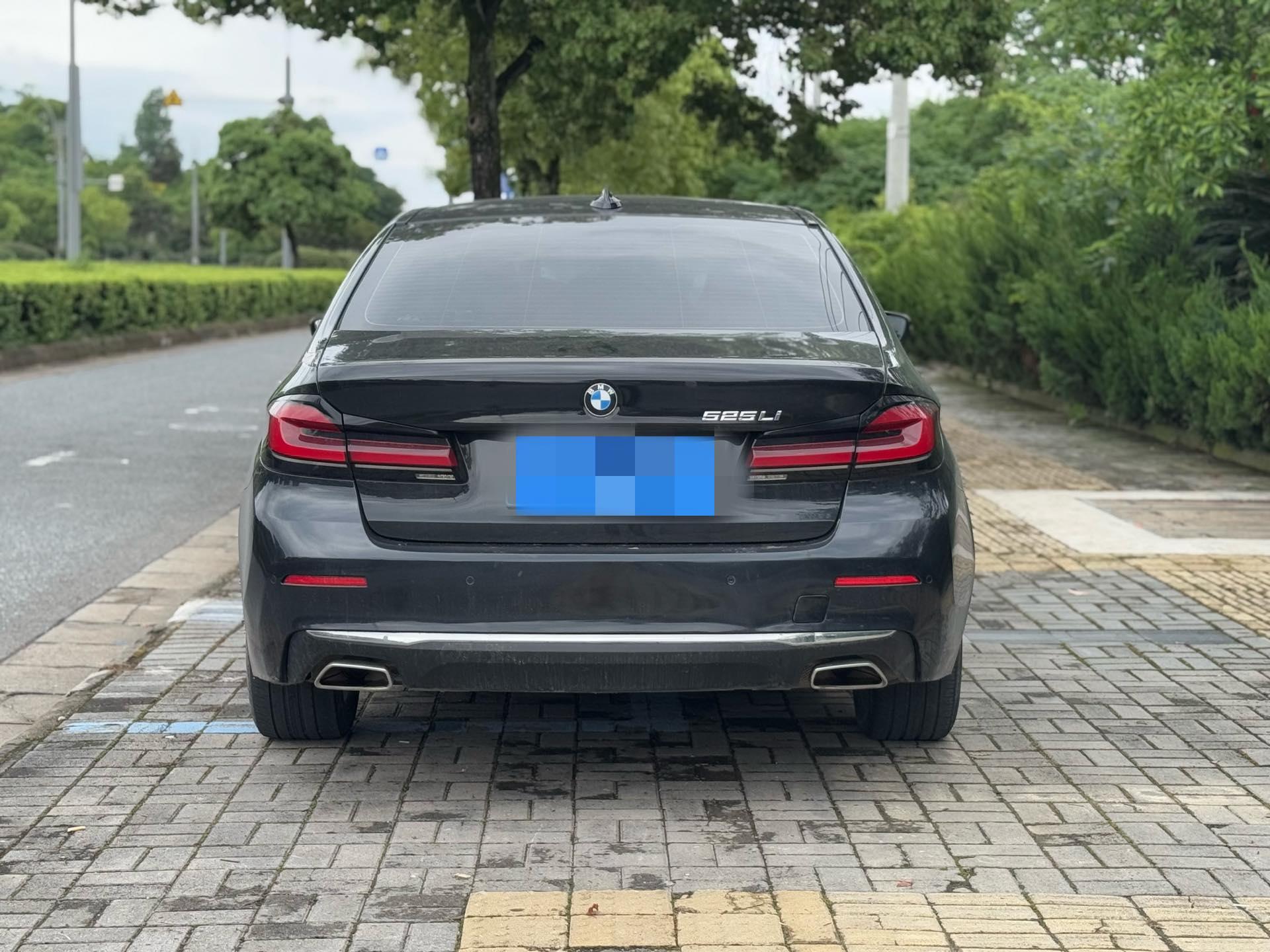 BMW 5 Series 2021 525Li M Sports Suit 3