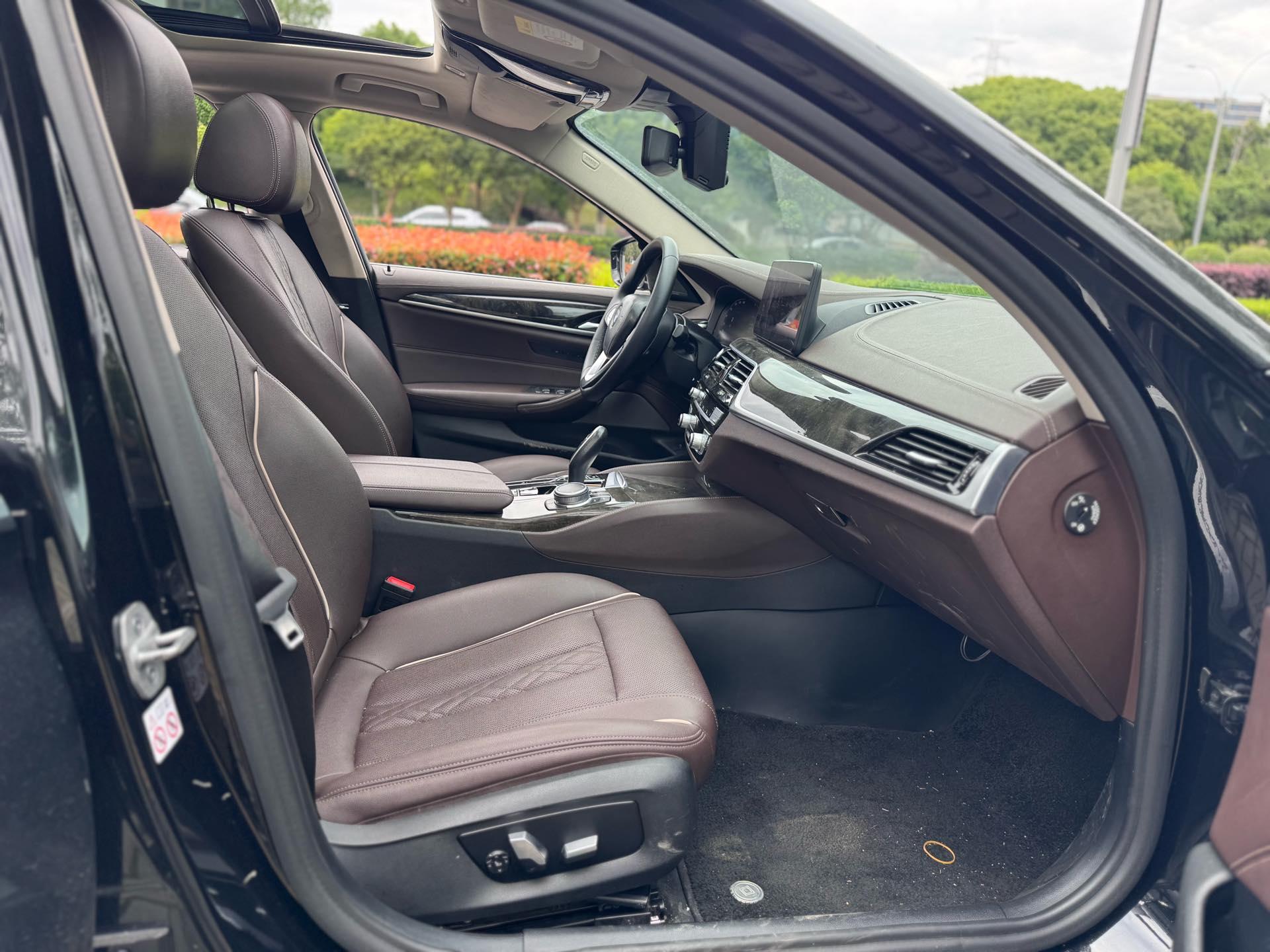 BMW 5 Series 2021 525Li M Sports Suit 9