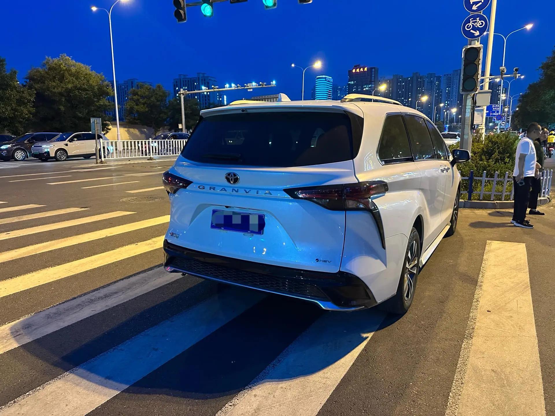 Toyota 2024 Grevia HYBRID 2.5 Stepless Deluxe Edition Automatic Transmission 3