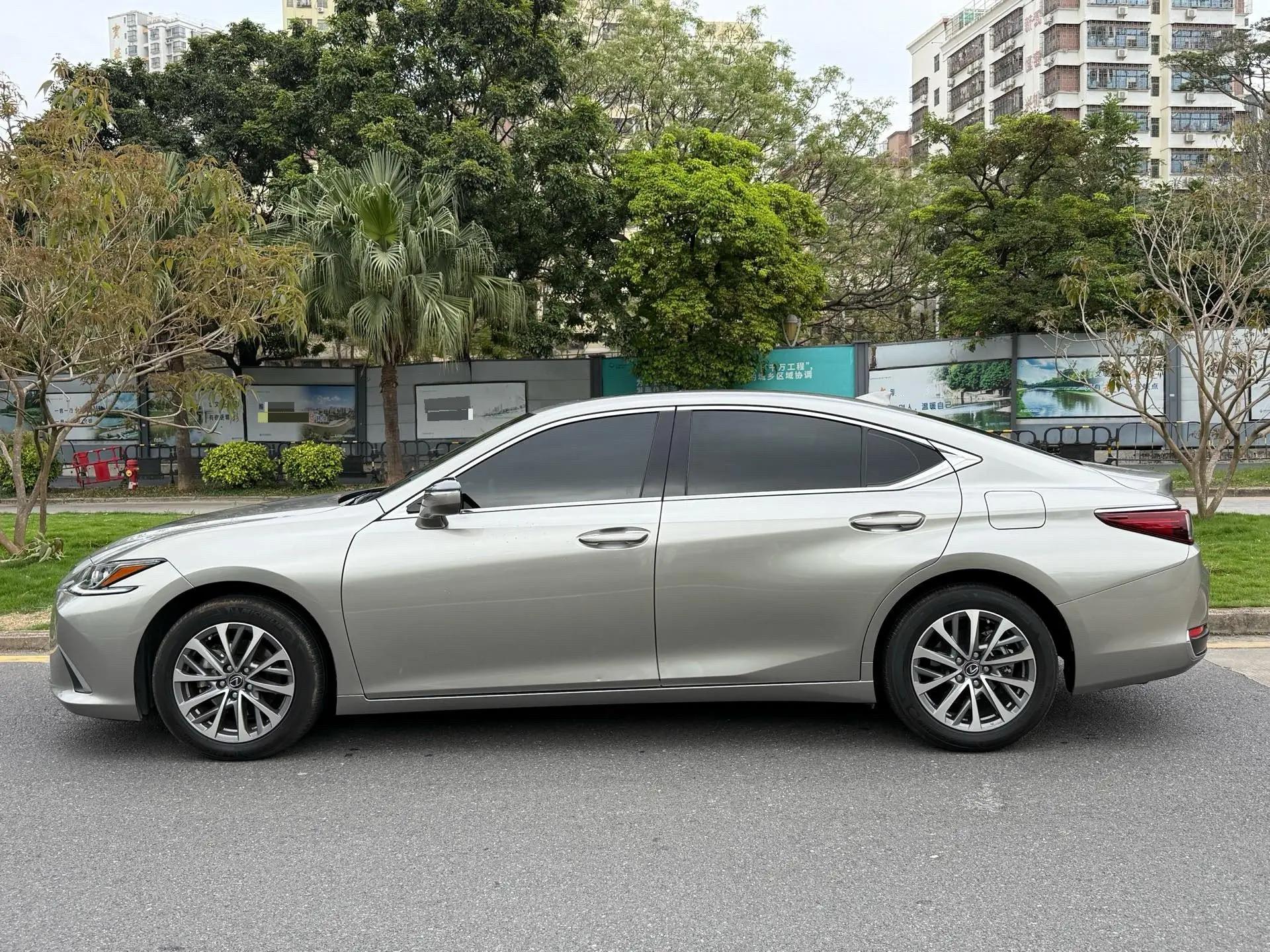 Lexus ES 2023 model 200 Premium Edition 2