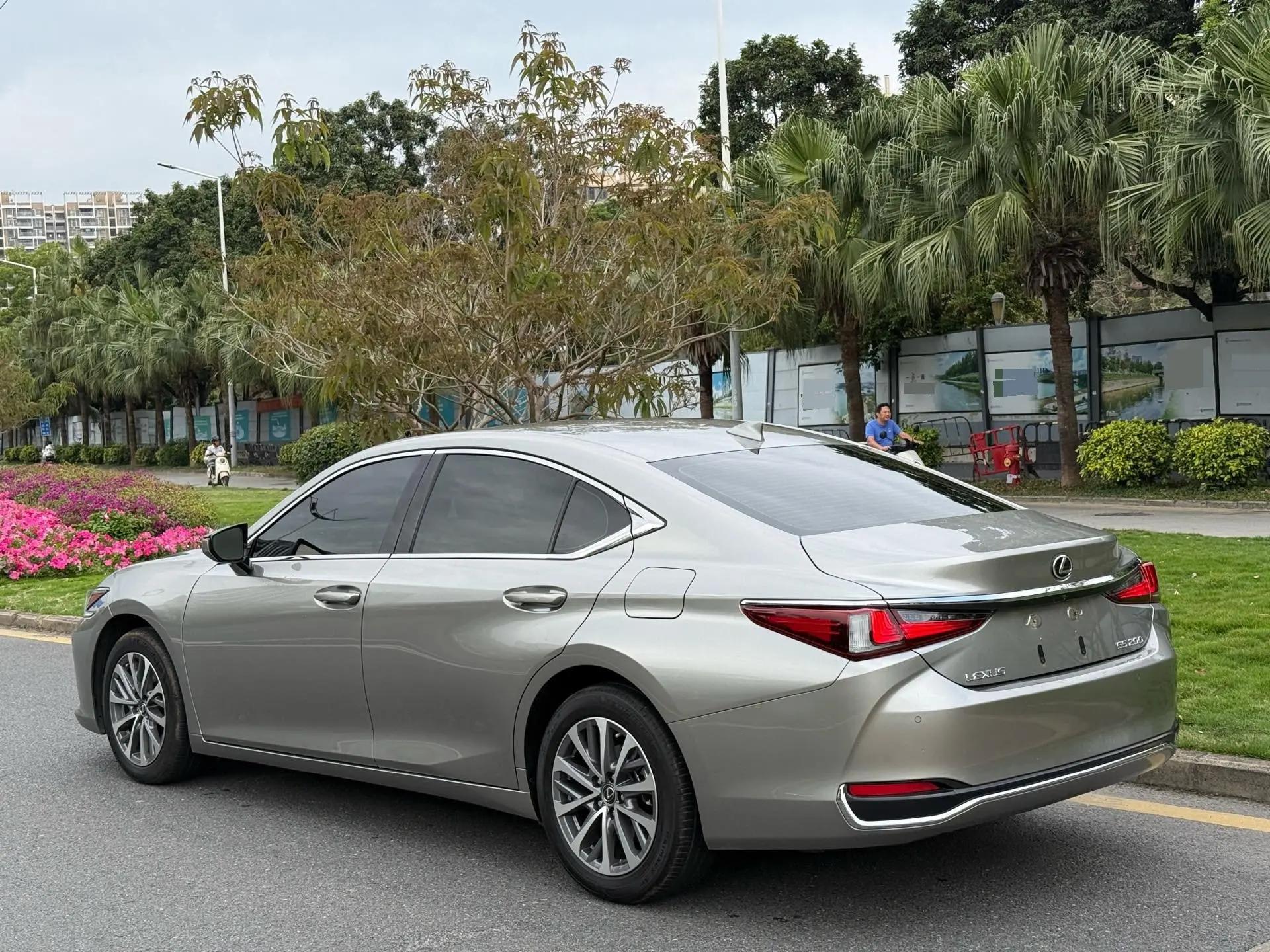 Lexus ES 2023 model 200 Premium Edition 3