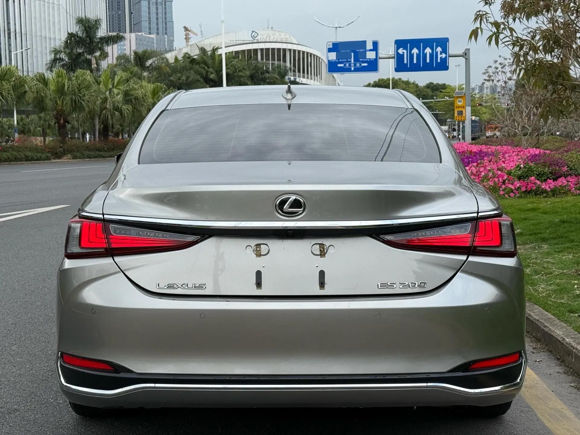 Lexus ES 2023 model 200 Premium Edition 4