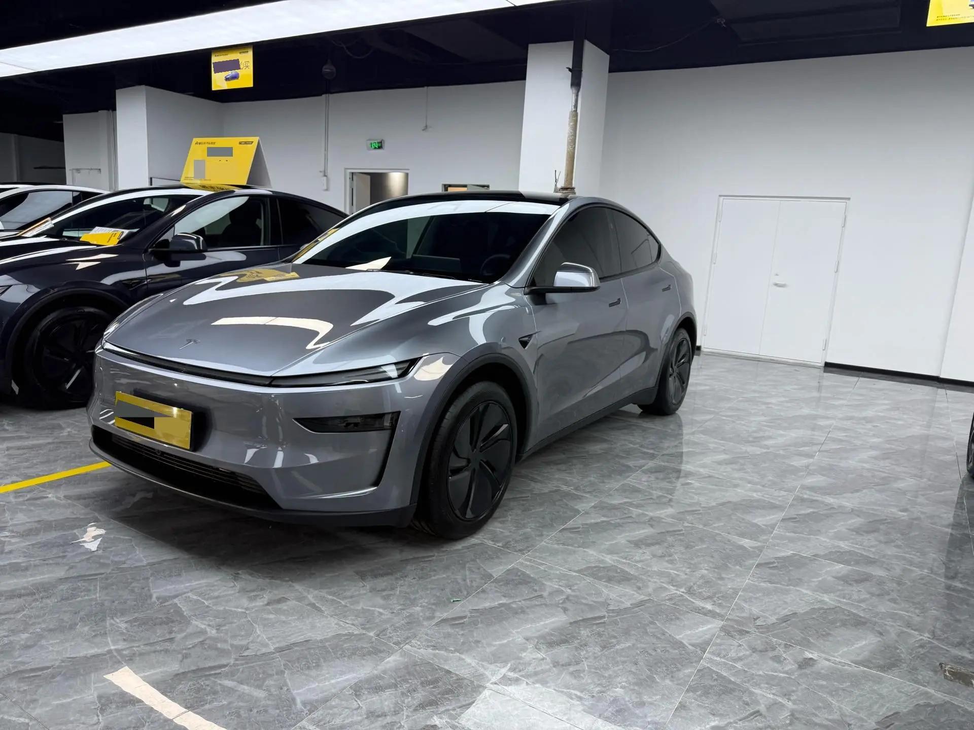 Tesla 2025 Model Y Rear-Wheel Drive Automatic