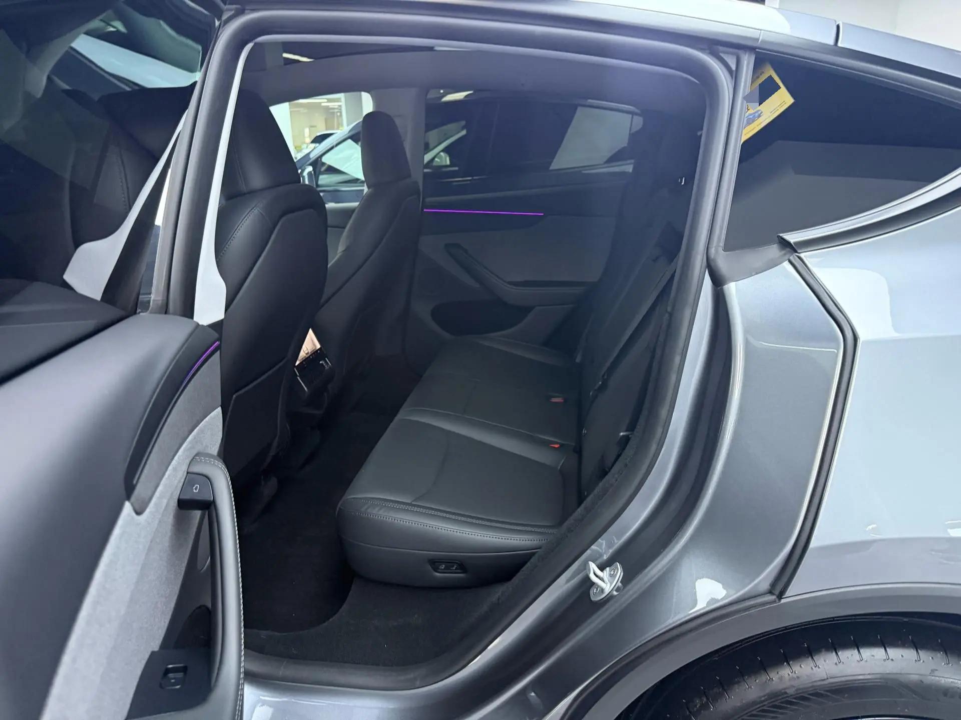 Tesla 2025 Model Y Rear-Wheel Drive Automatic 3