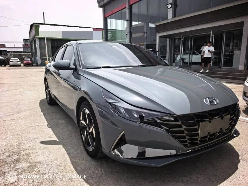 Elantra 2022 1.5L CVT LUX Premium Edition 3