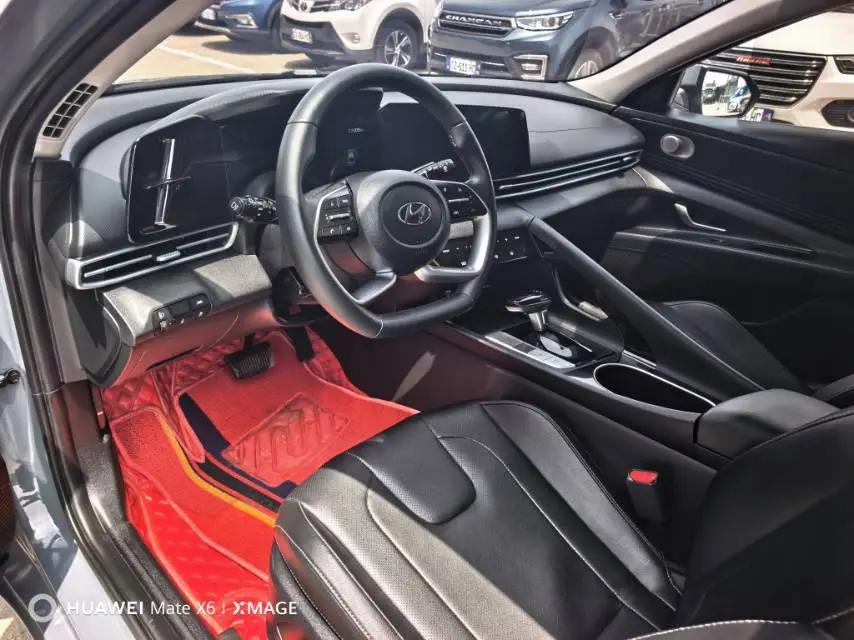 Elantra 2022 1.5L CVT LUX Premium Edition 4