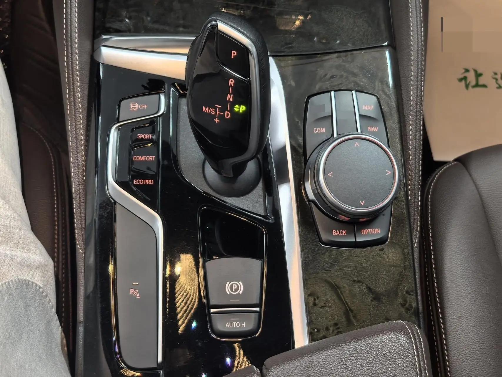 BMW 5 Series 2020 model 525Li M Sport Package 6