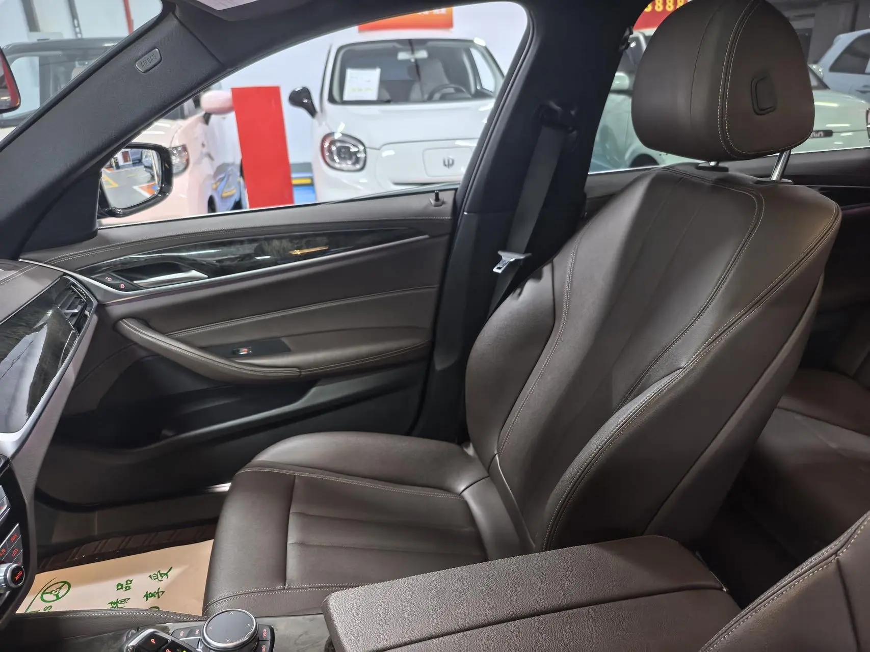 BMW 5 Series 2020 model 525Li M Sport Package 8