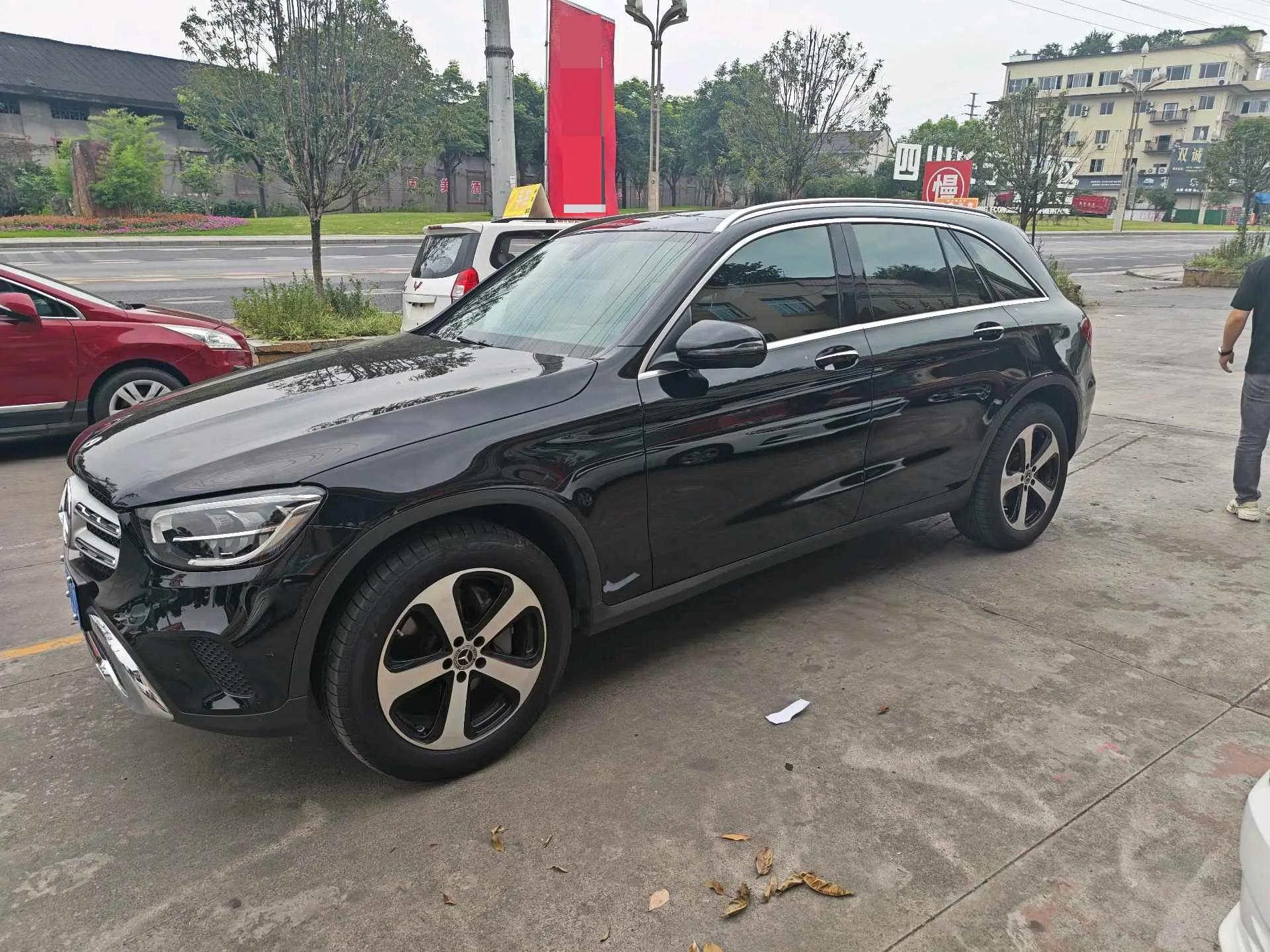 Mercedes Benz GLC 2022 changed to three GLC 260 L 4MATIC dynamic