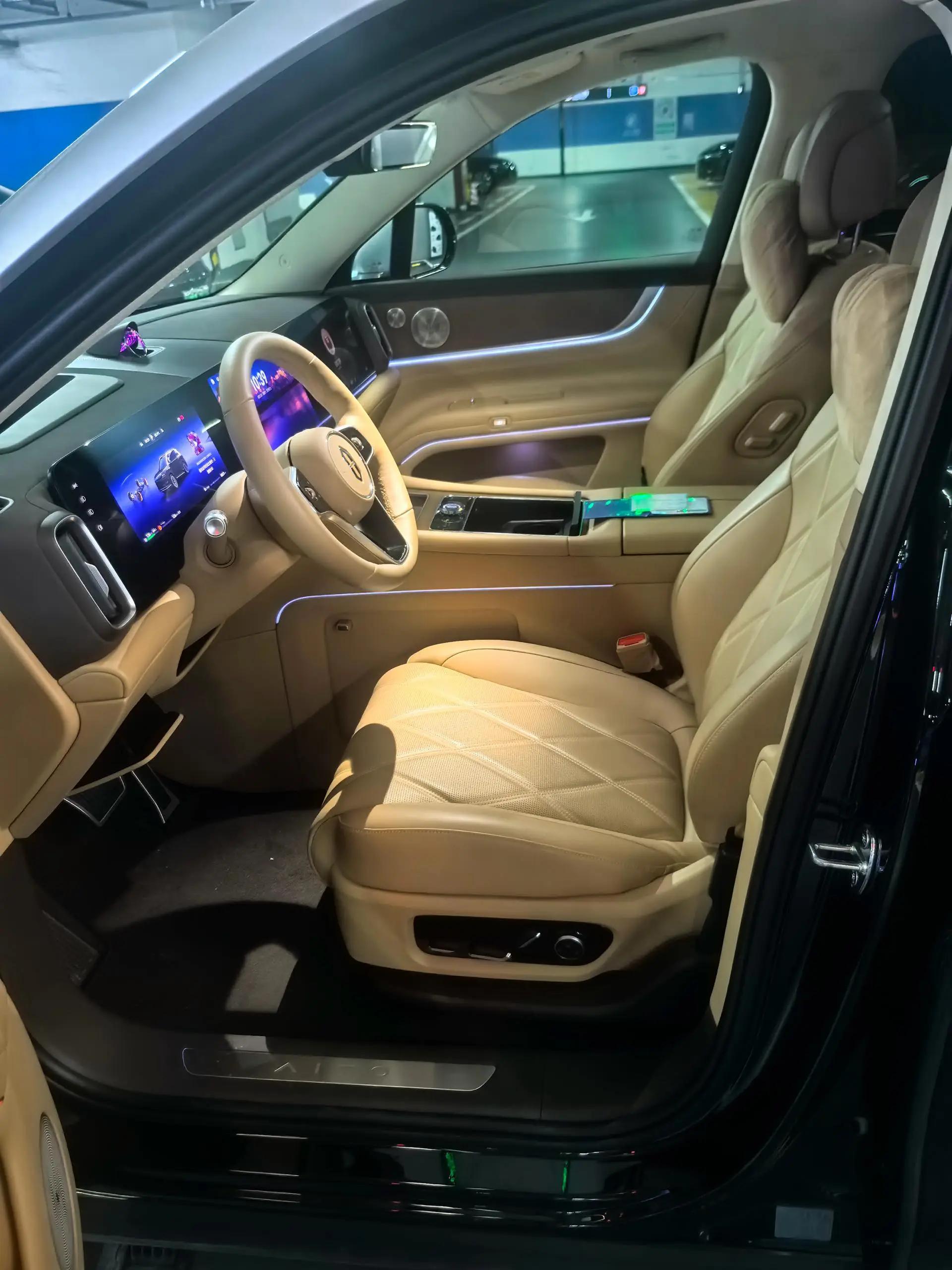 AITO 2025 Model AITO M9 Range-Extended Ultra Version 52kWh 6-Seater Automatic 3