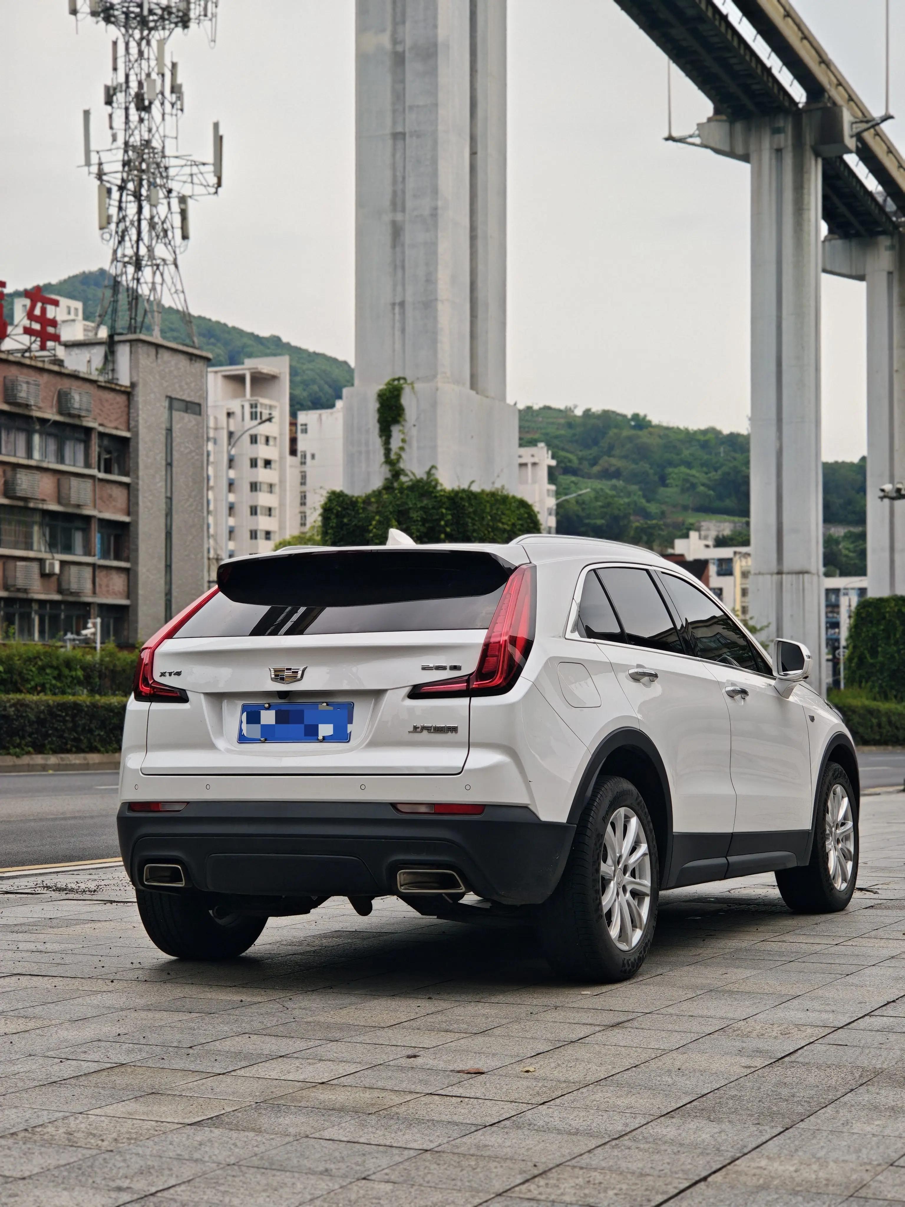 Cadillac XT4 2020 28T Two-Drive Leading Sports 6