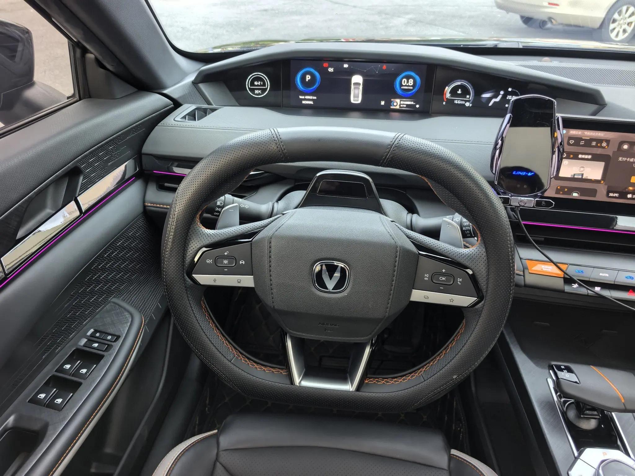 ChangAn 2023 UNI-V 1.5T Prestige Automatic 12
