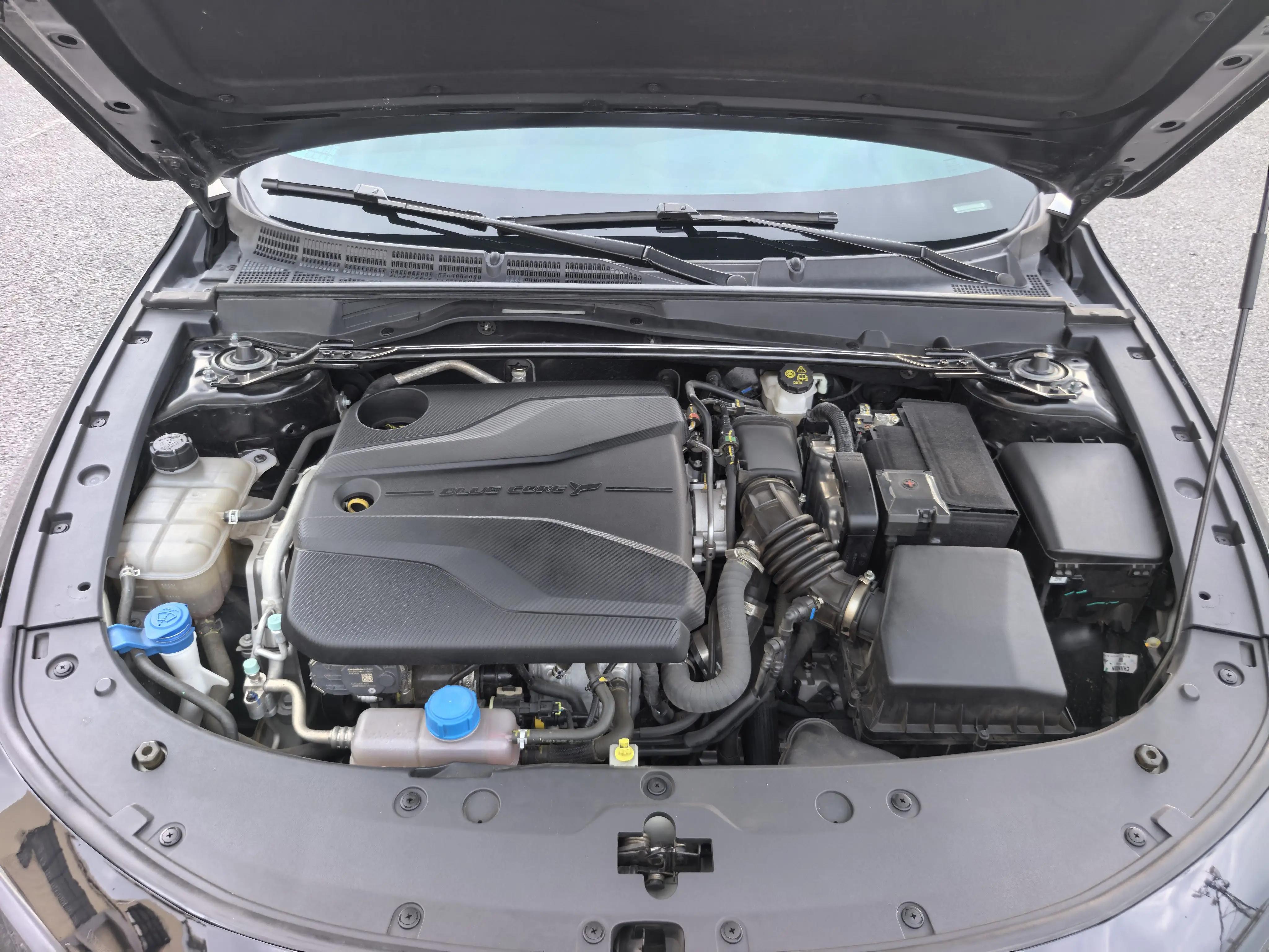 ChangAn 2023 UNI-V 1.5T Prestige Automatic 16