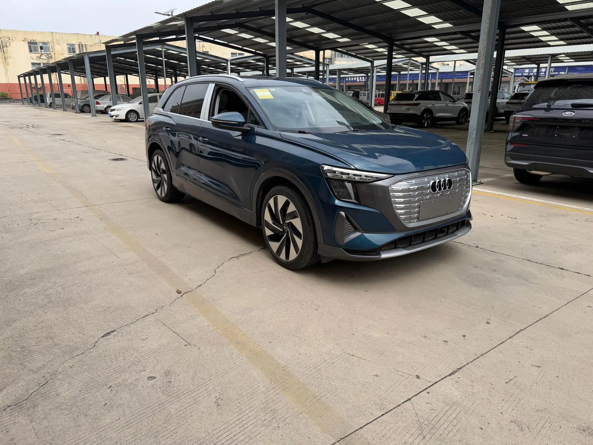 Audi 2024 Q5 e-tron 50 Quattro glorious royal suit automatic gear 3